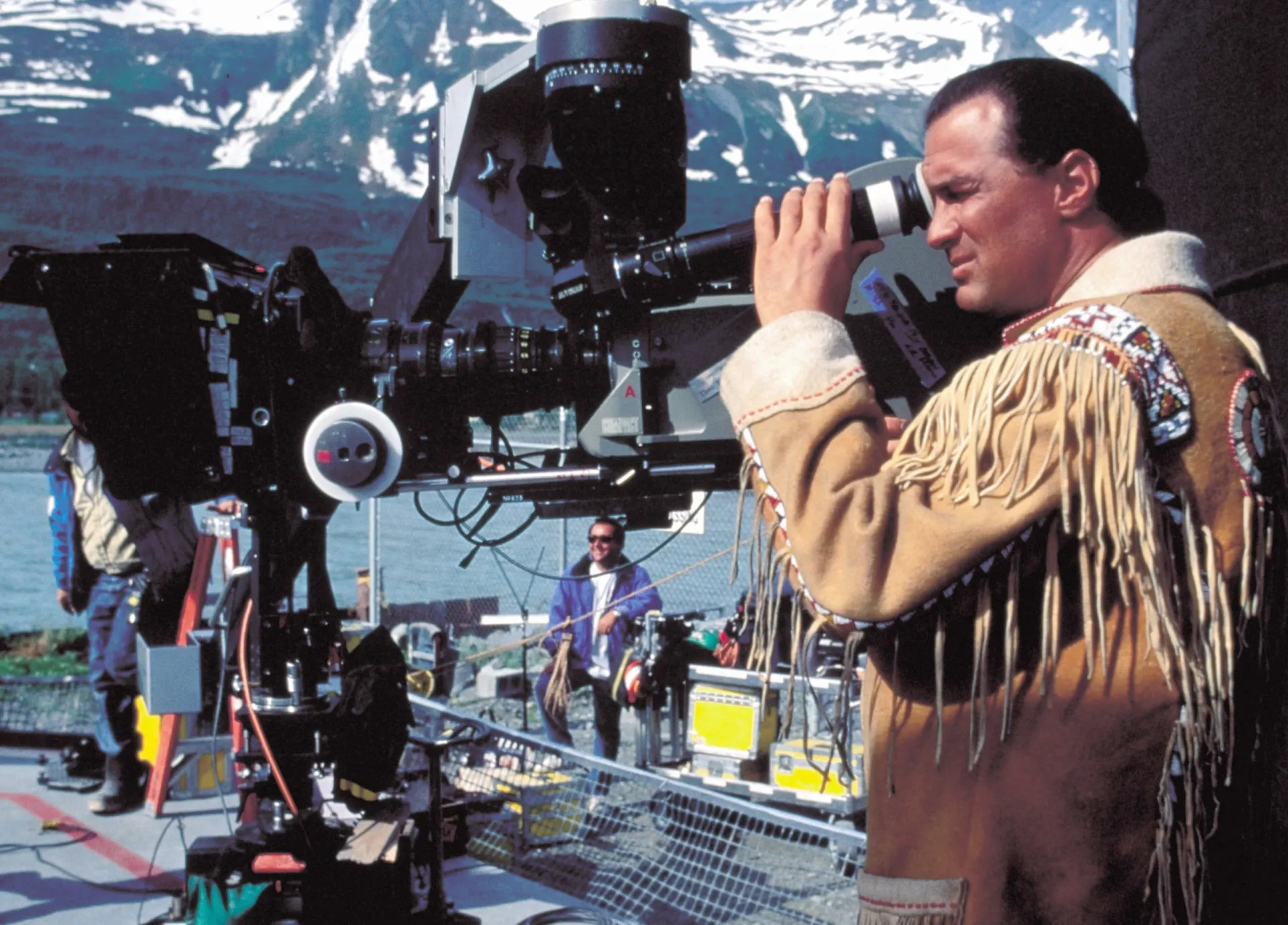 Steven Seagal e Michael Caine no filme 'Em Terreno Selvagem', dirigido pelo próprio Seagal.