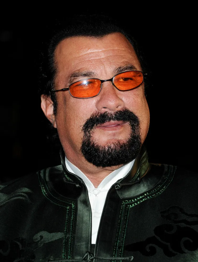 A atriz Julianna Margulies, que relatou um encontro assustador com Steven Seagal.