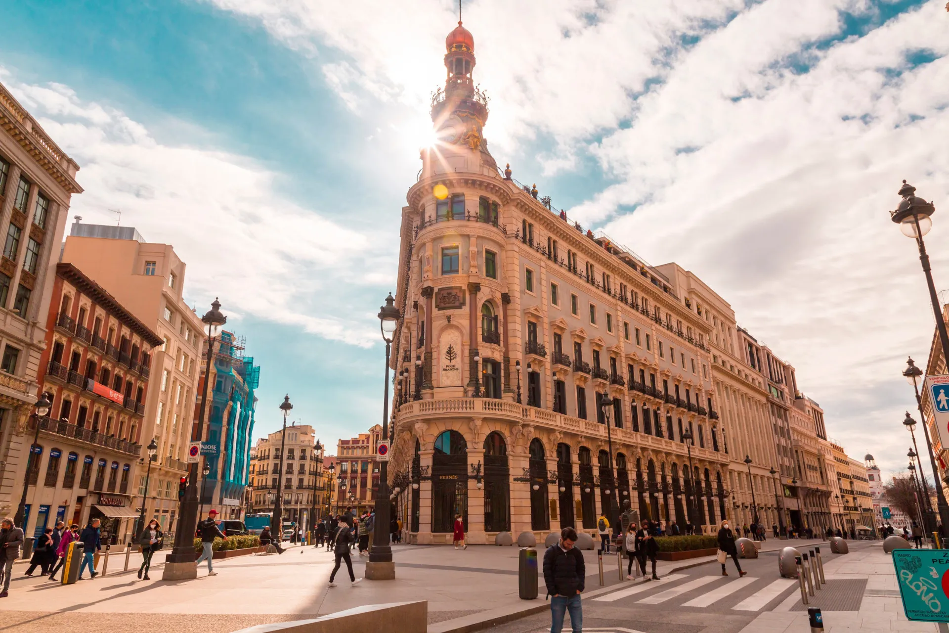 Plaza Mayor em Madri, Espanha, um dos locais mais emblemáticos da cidade.