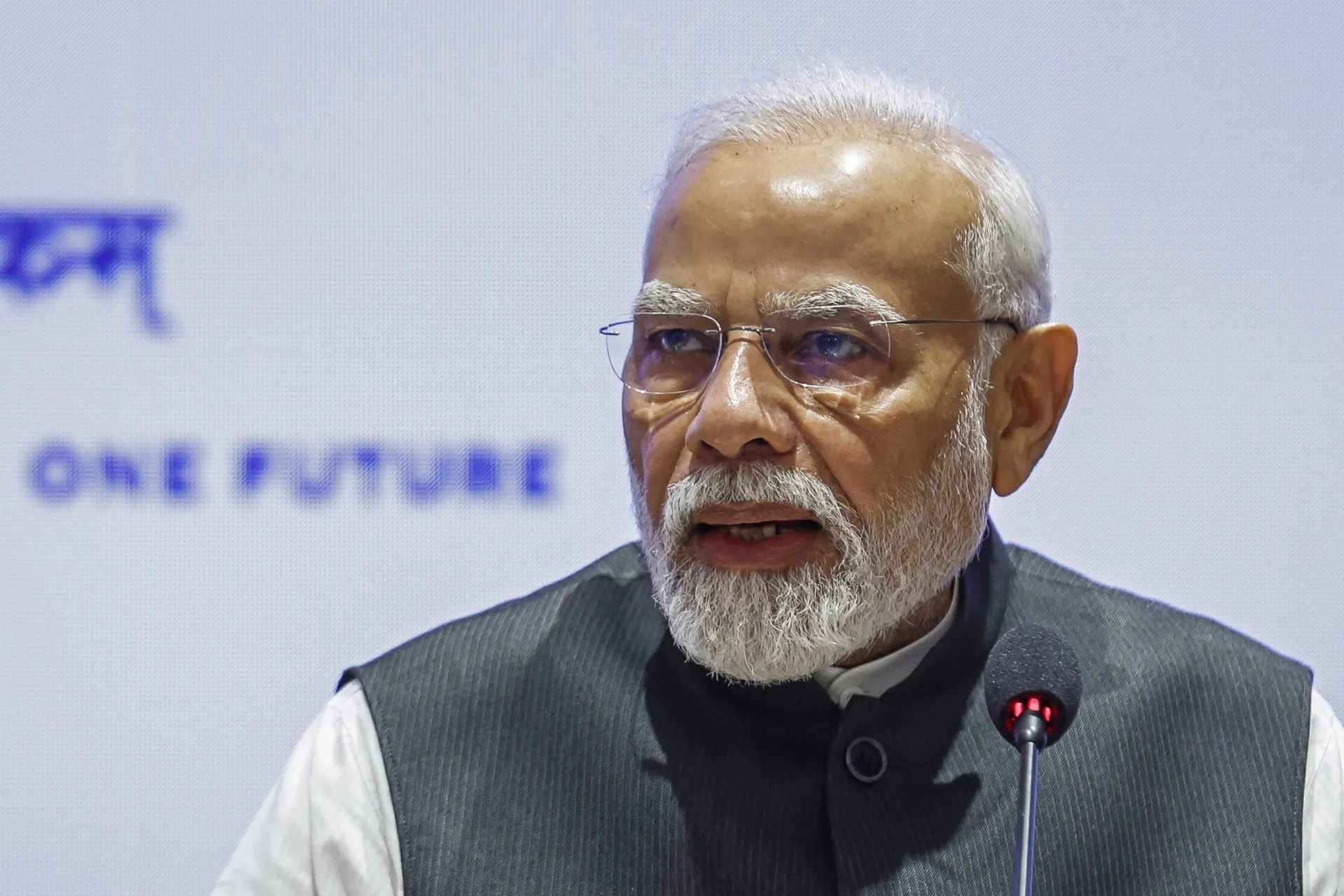 Primeiro-ministro indiano Narendra Modi falando durante uma coletiva de imprensa.