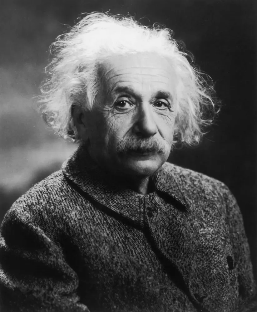 Albert Einstein e sua primeira esposa, Mileva Marić, em uma foto de época.