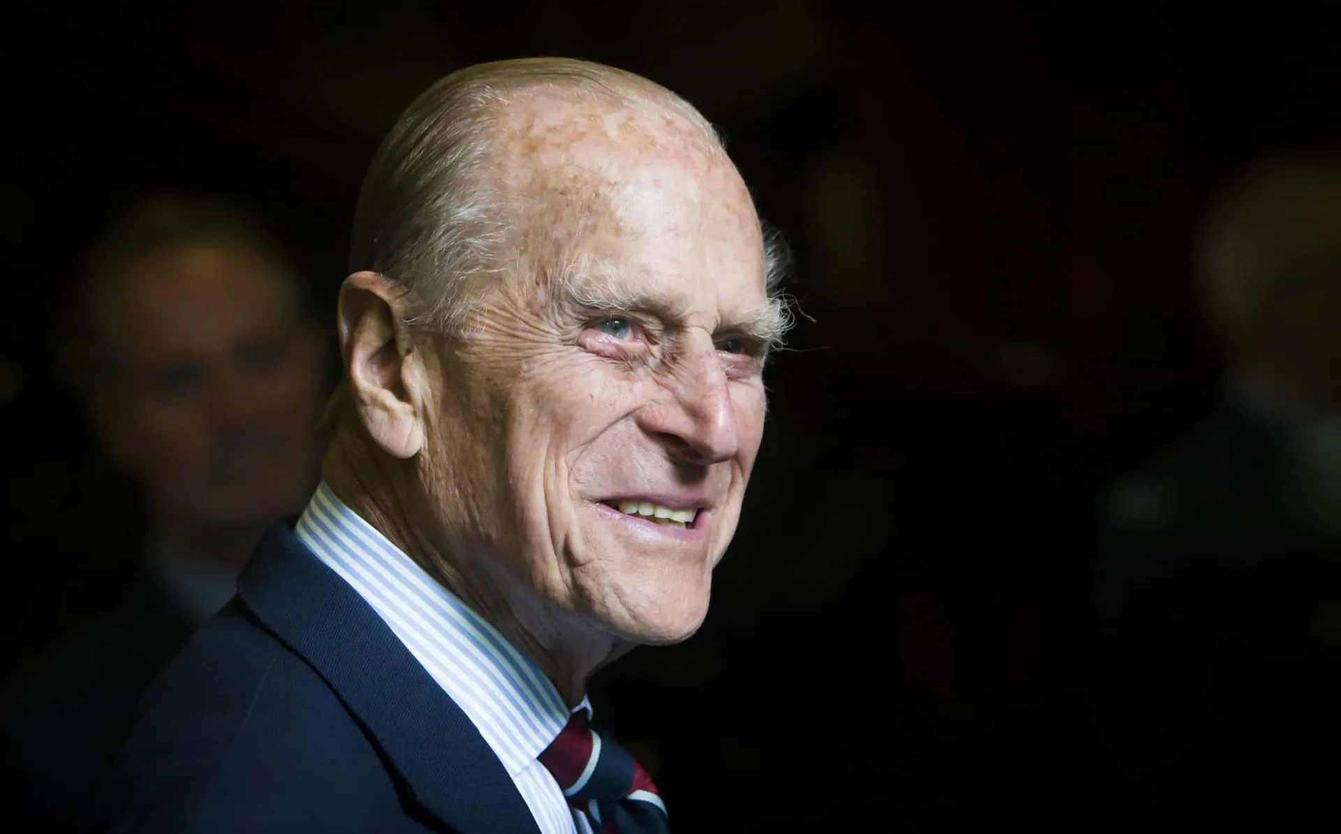 O Príncipe Philip, Duque de Edimburgo, em seus últimos anos, com um sorriso sereno.