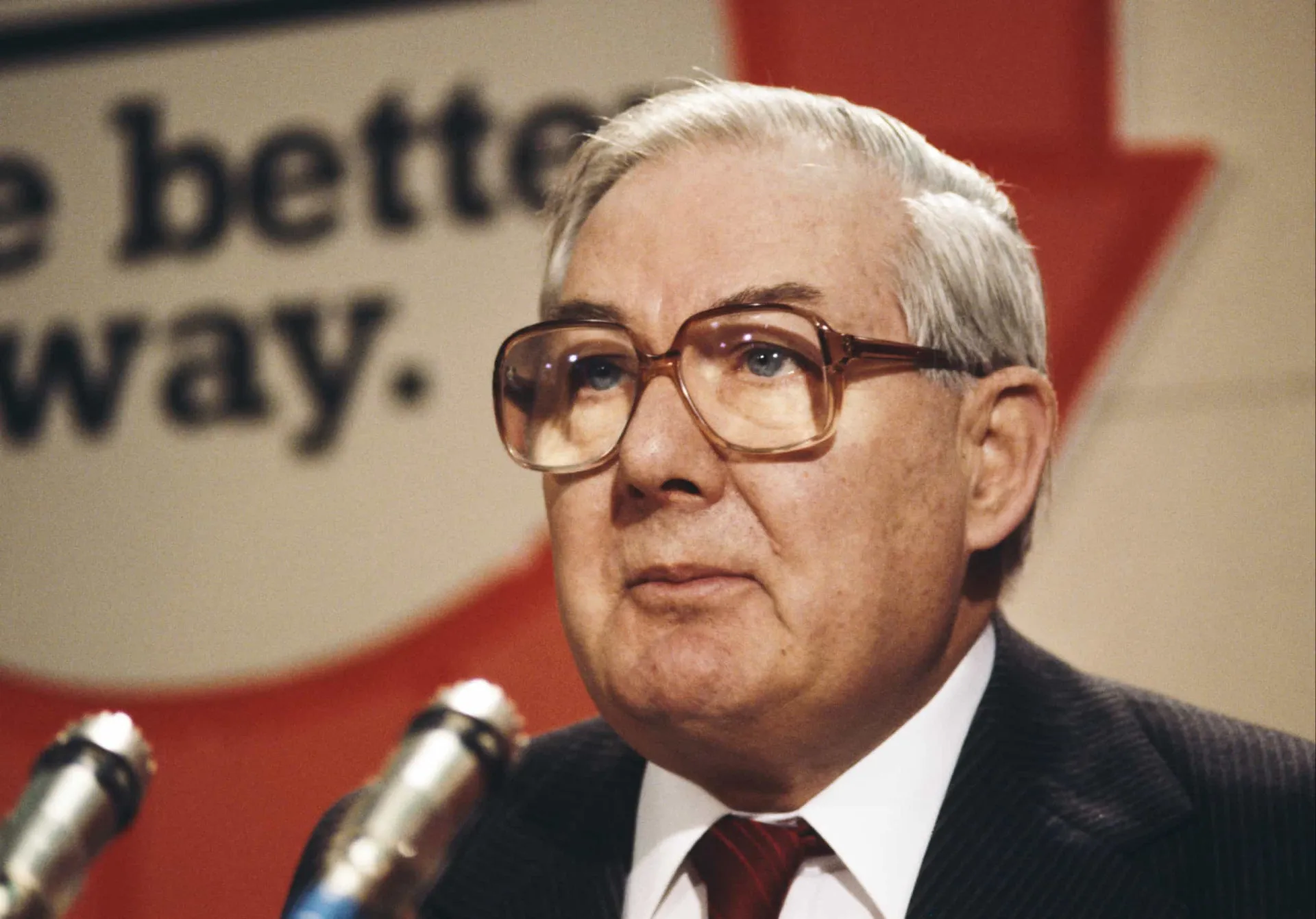 O ex-primeiro-ministro James Callaghan em seus últimos anos, refletindo sobre sua longa carreira.