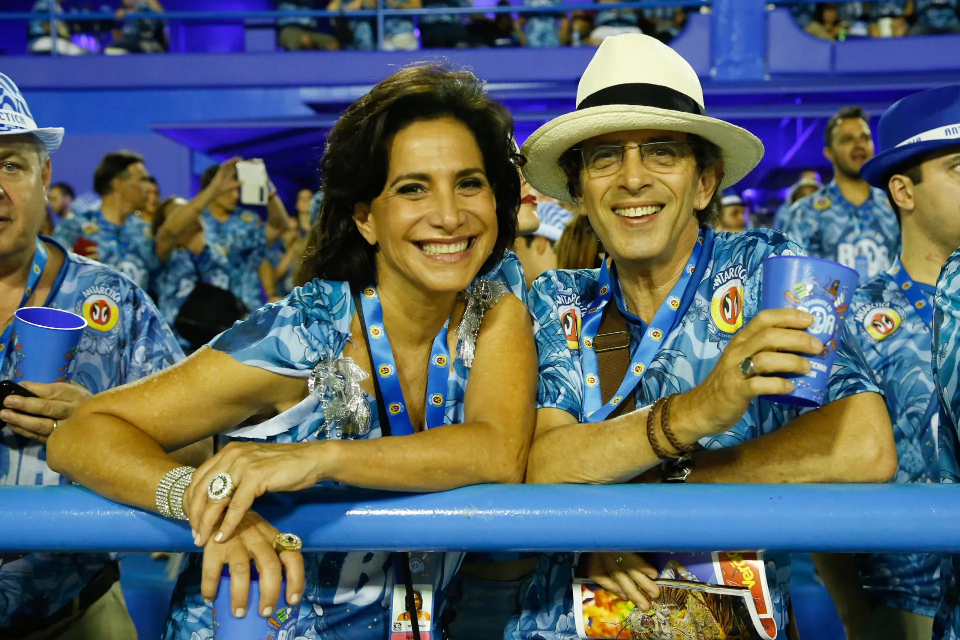 A atriz Totia Meirelles e seu marido Jaime Rabacov sorrindo em um evento.