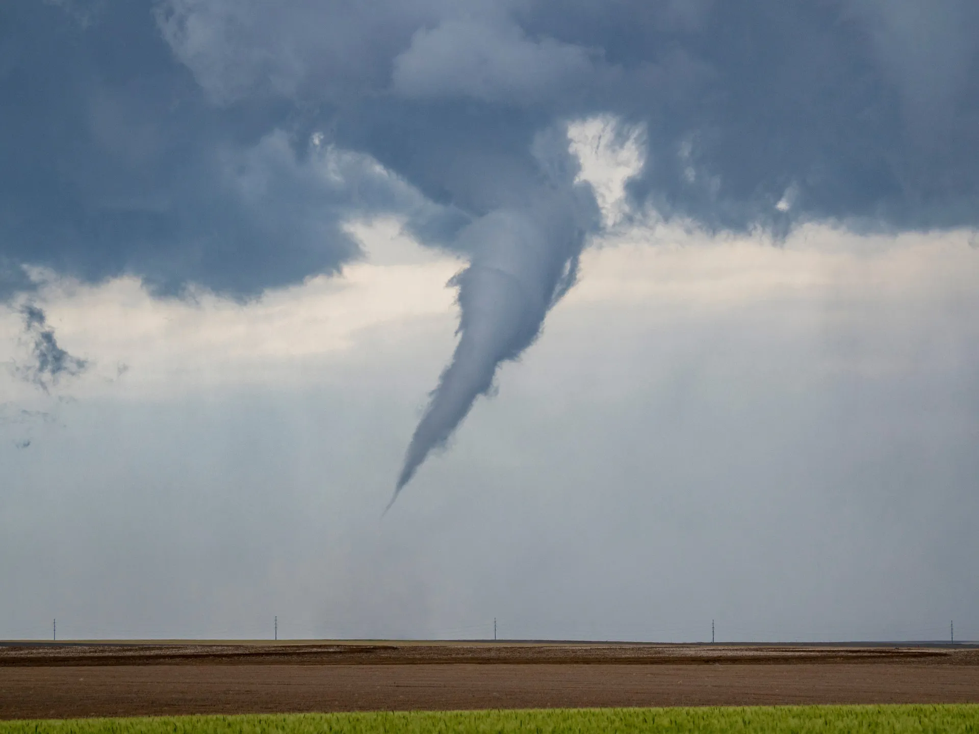 Gráfico ilustrativo da Escala Fujita, mostrando os diferentes níveis de dano de um tornado.