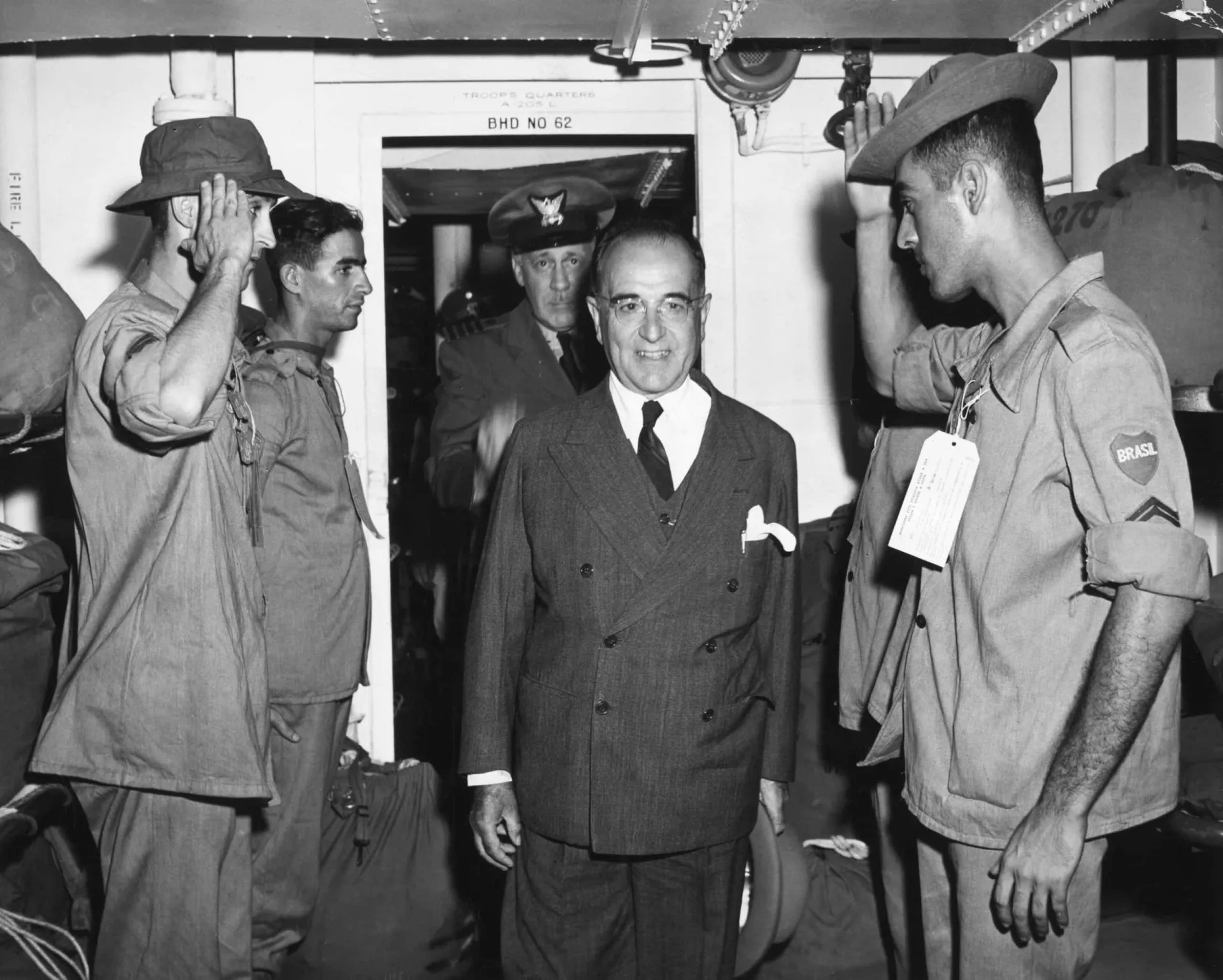 Getúlio Vargas durante o período do Estado Novo, em pose de líder forte.