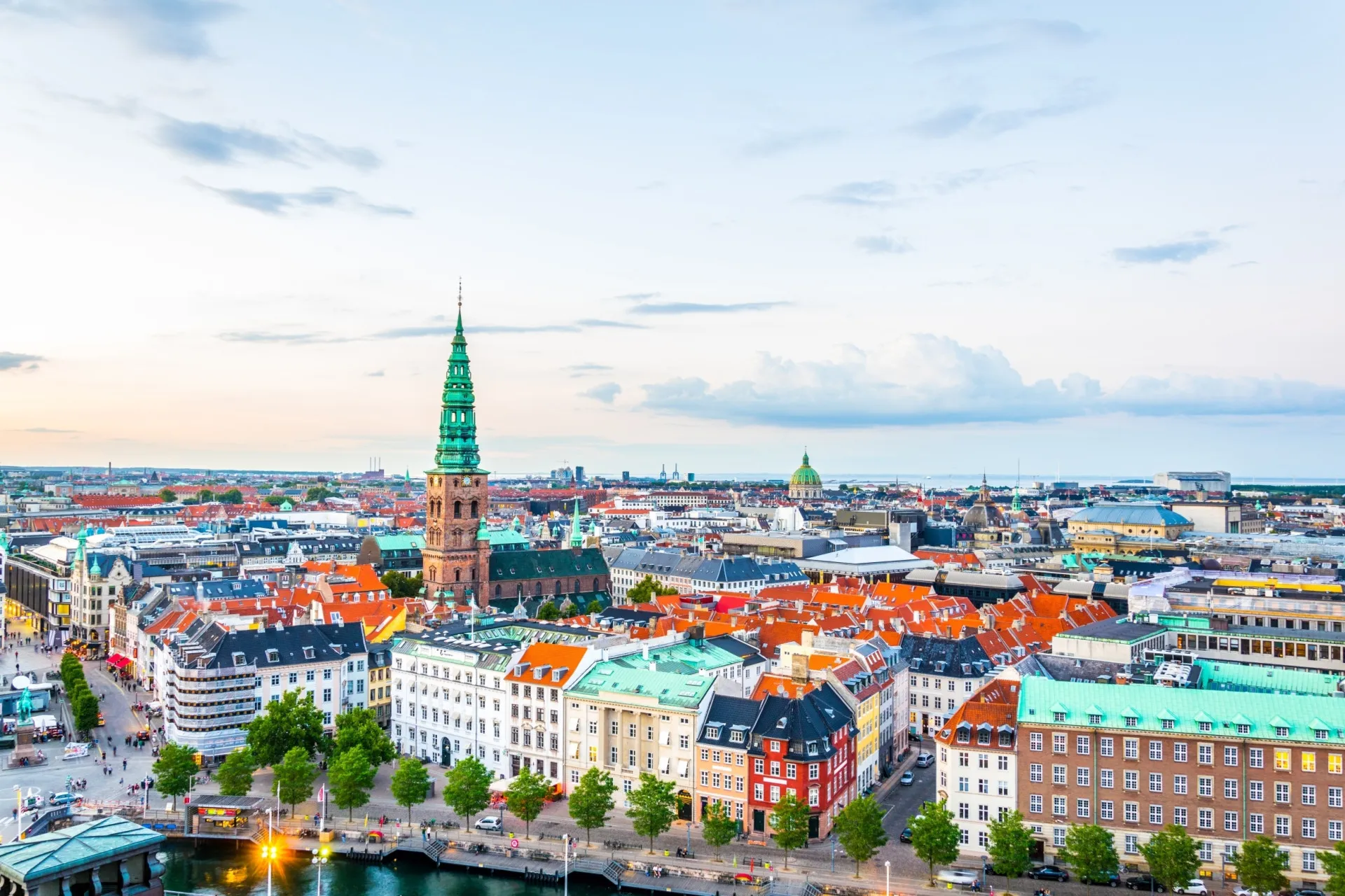 O colorido porto de Nyhavn em Copenhague, na Dinamarca.