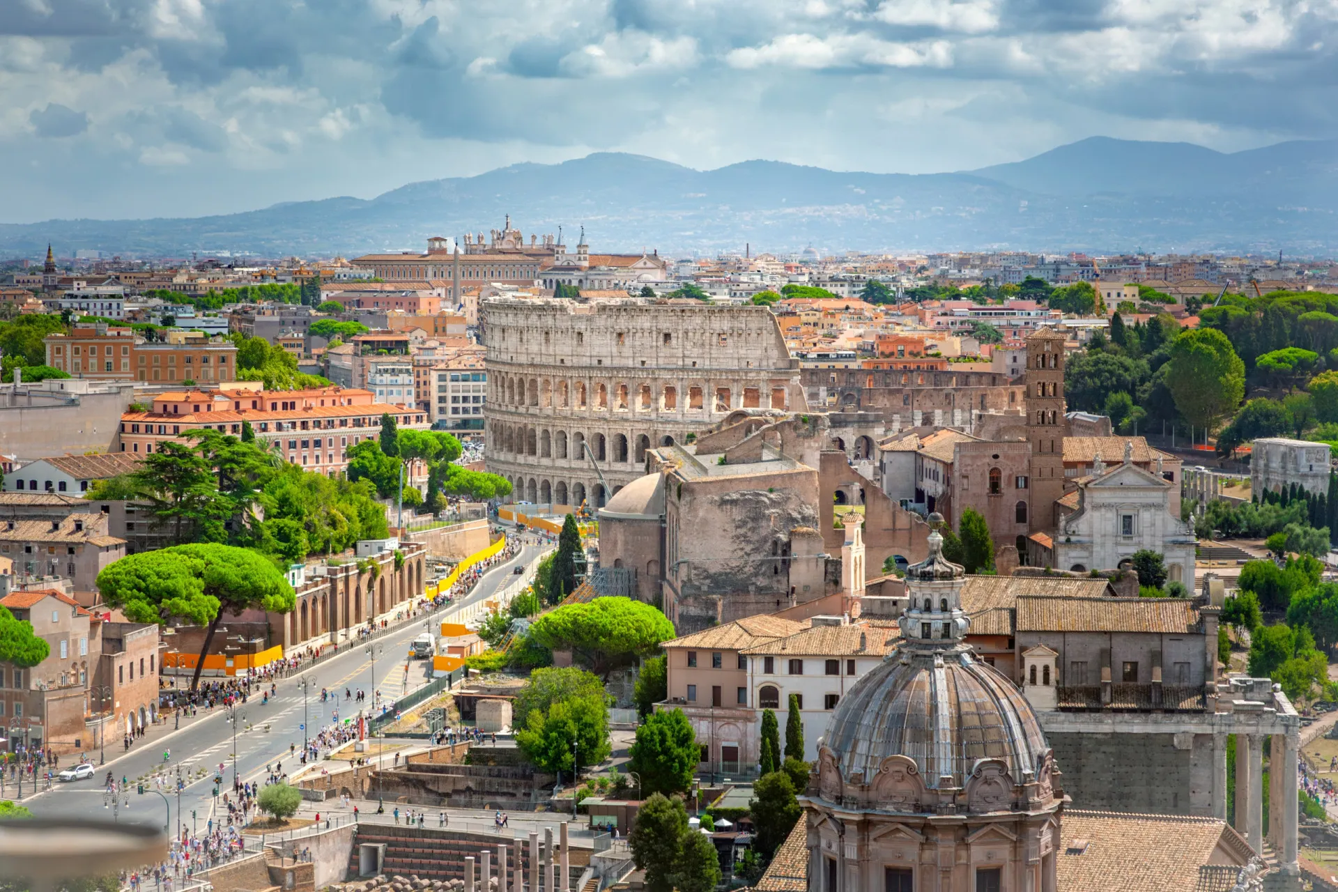 O Coliseu de Roma, um dos marcos mais famosos da Itália e do mundo.