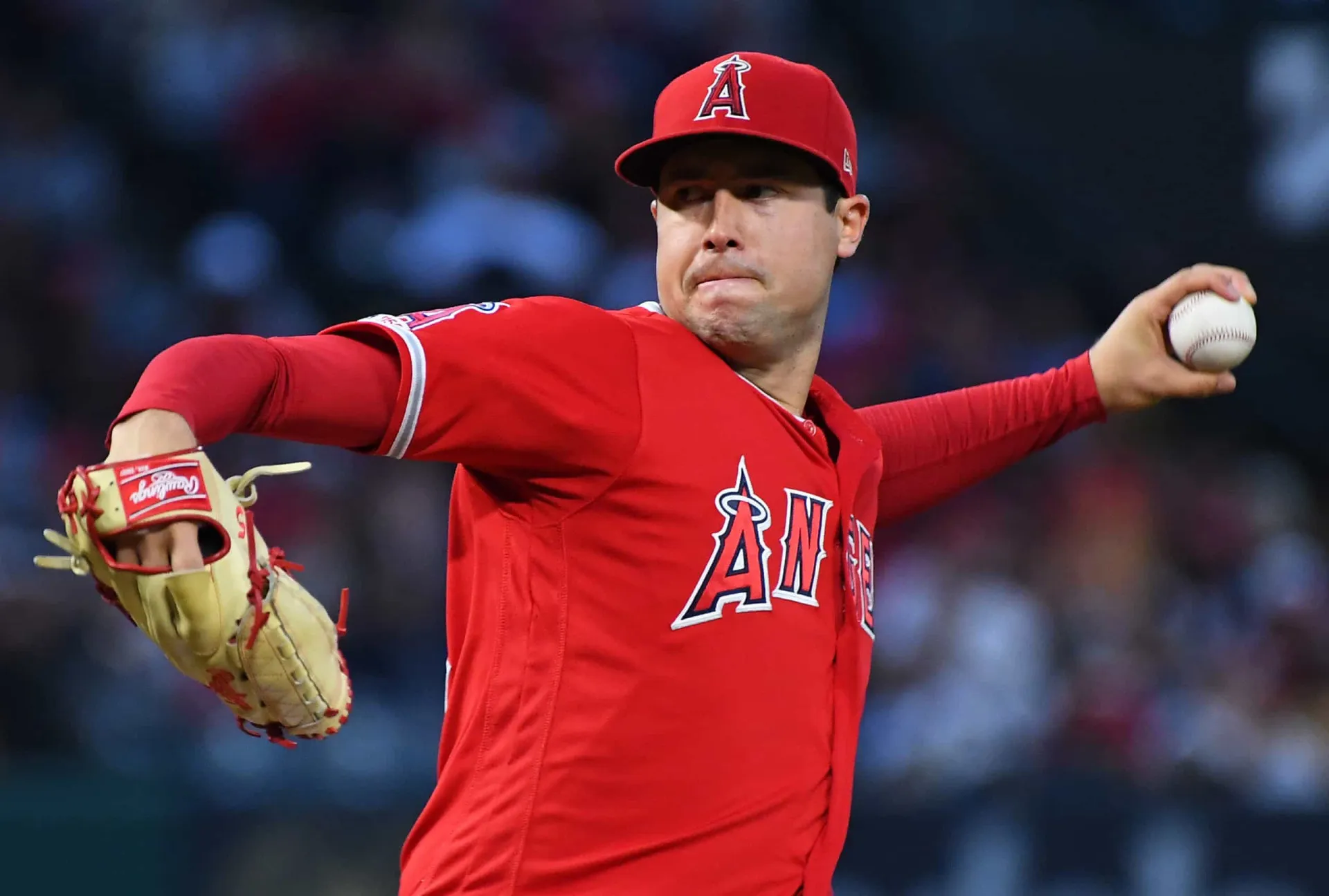 Tyler Skaggs, arremessador do Los Angeles Angels, em ação no montinho durante um jogo de beisebol.