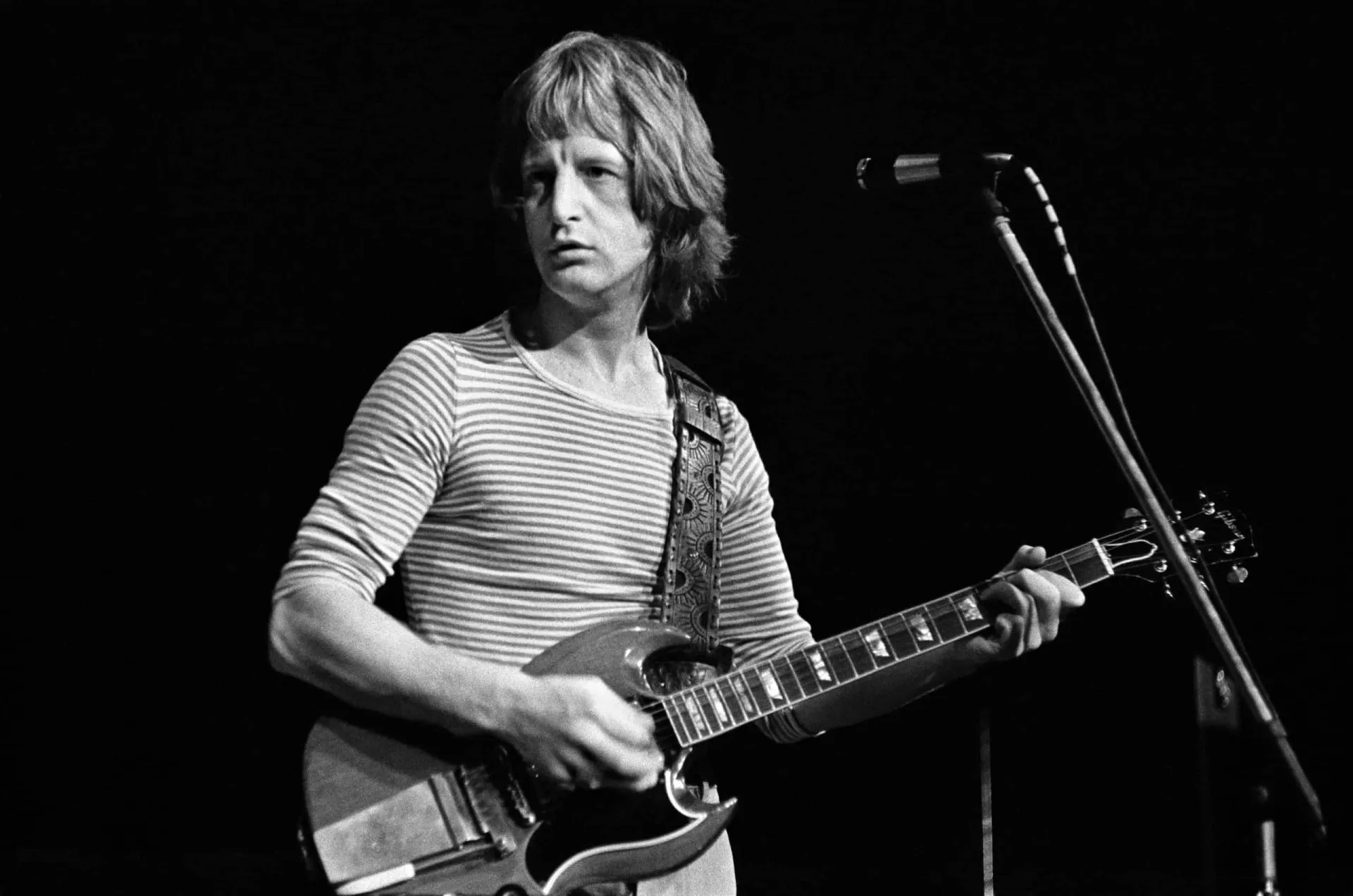 Pete Ham, guitarrista e vocalista da banda Badfinger, em uma foto de estúdio.