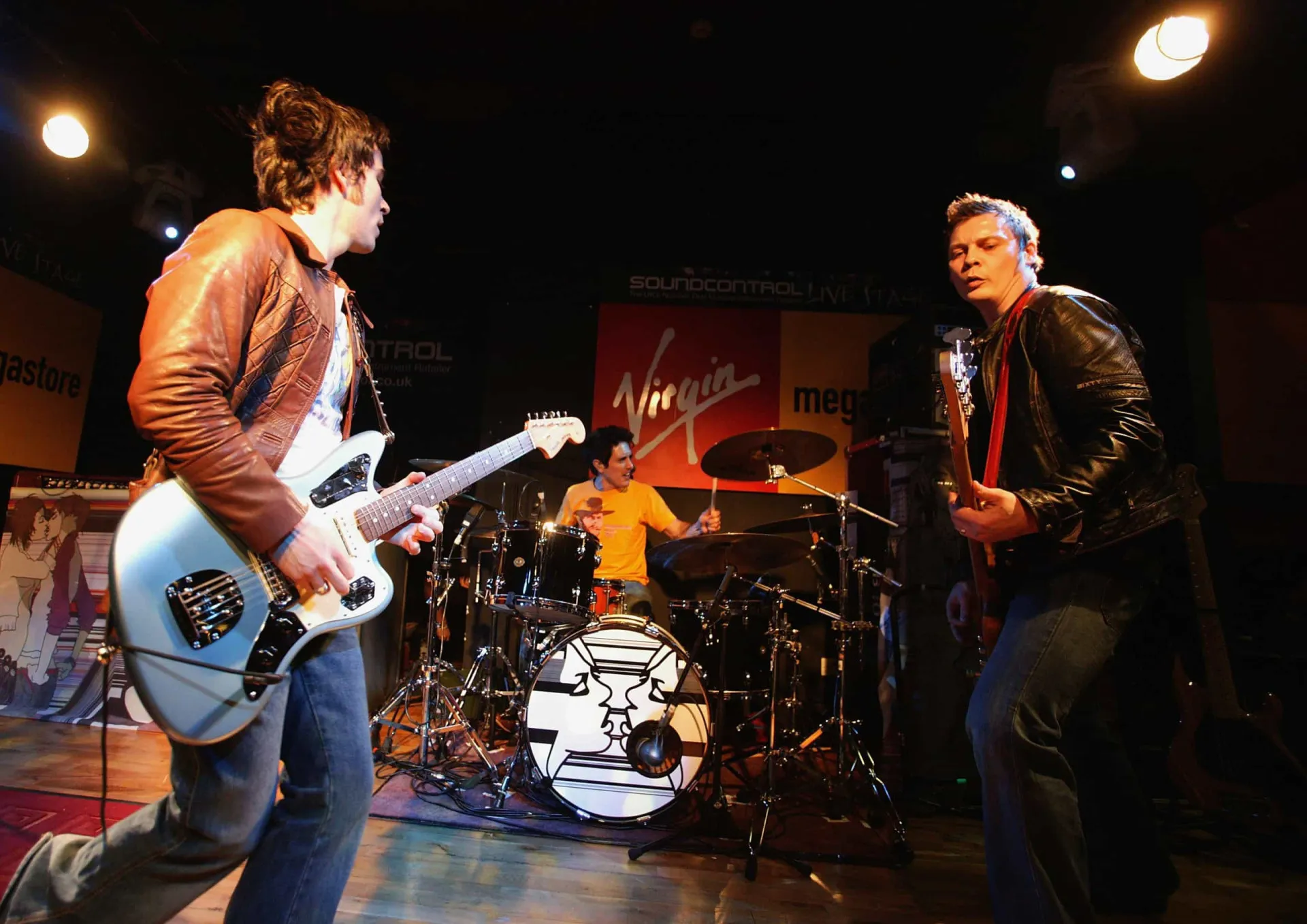 A banda de rock galesa Stereophonics em uma foto promocional.
