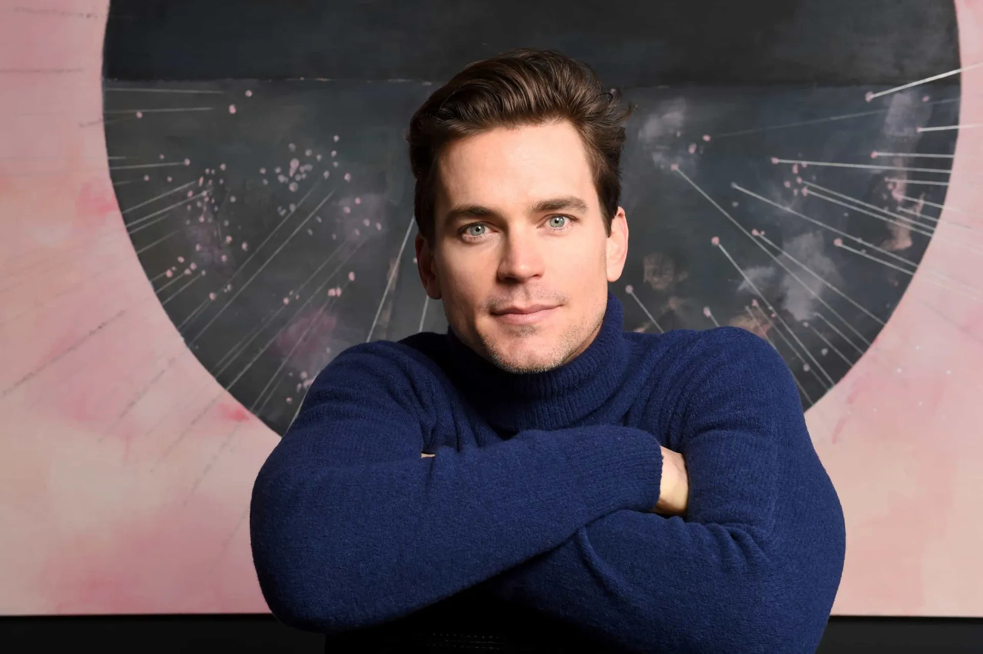 Matt Bomer, o galã de 'White Collar', com um olhar charmoso e penetrante.