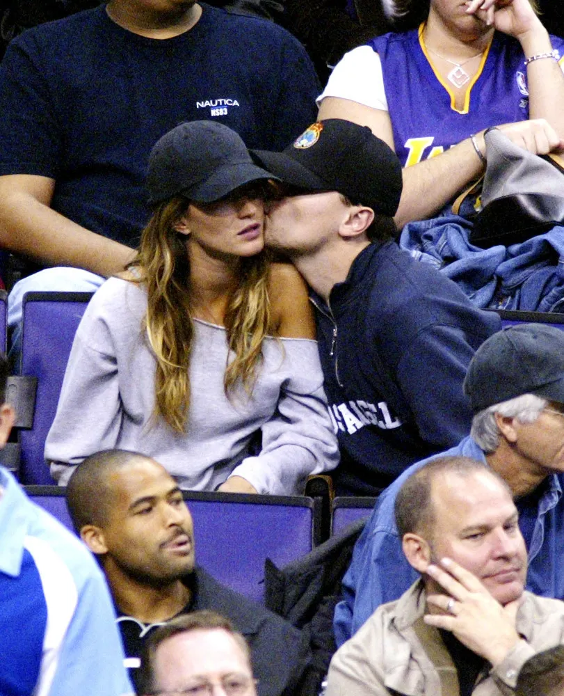 Leonardo DiCaprio e a supermodelo brasileira Gisele Bündchen, um dos casais mais famosos dos anos 2000.