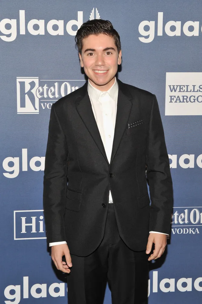 Noah Galvin como o protagonista Kenny na série de comédia 'A Família do Ano'.