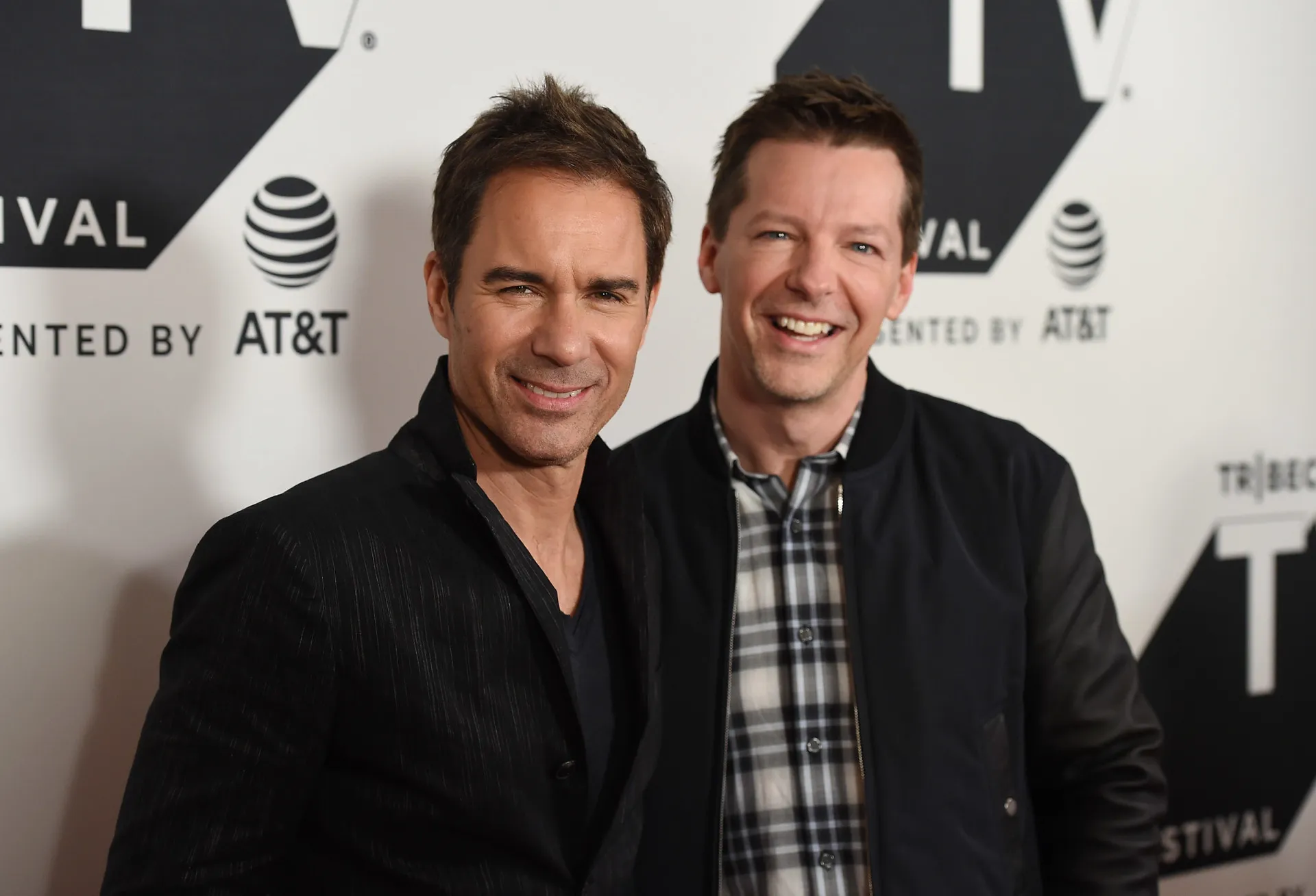 Will Truman e Jack McFarland, os icônicos personagens gays de 'Will & Grace'.