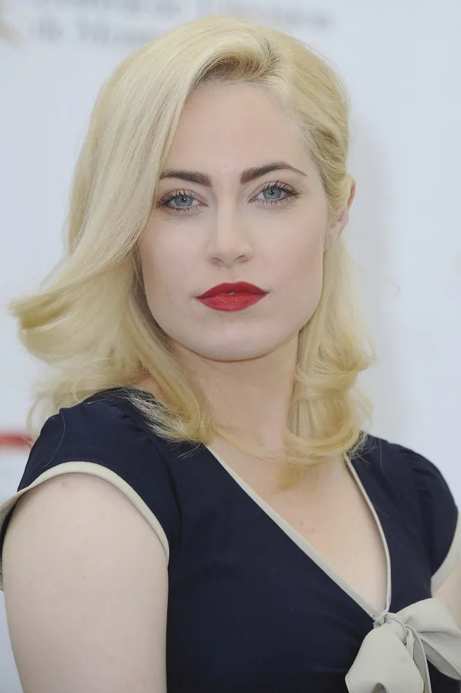 Charlotte Sullivan como a policial Gail Peck na série 'Rookie Blue'.