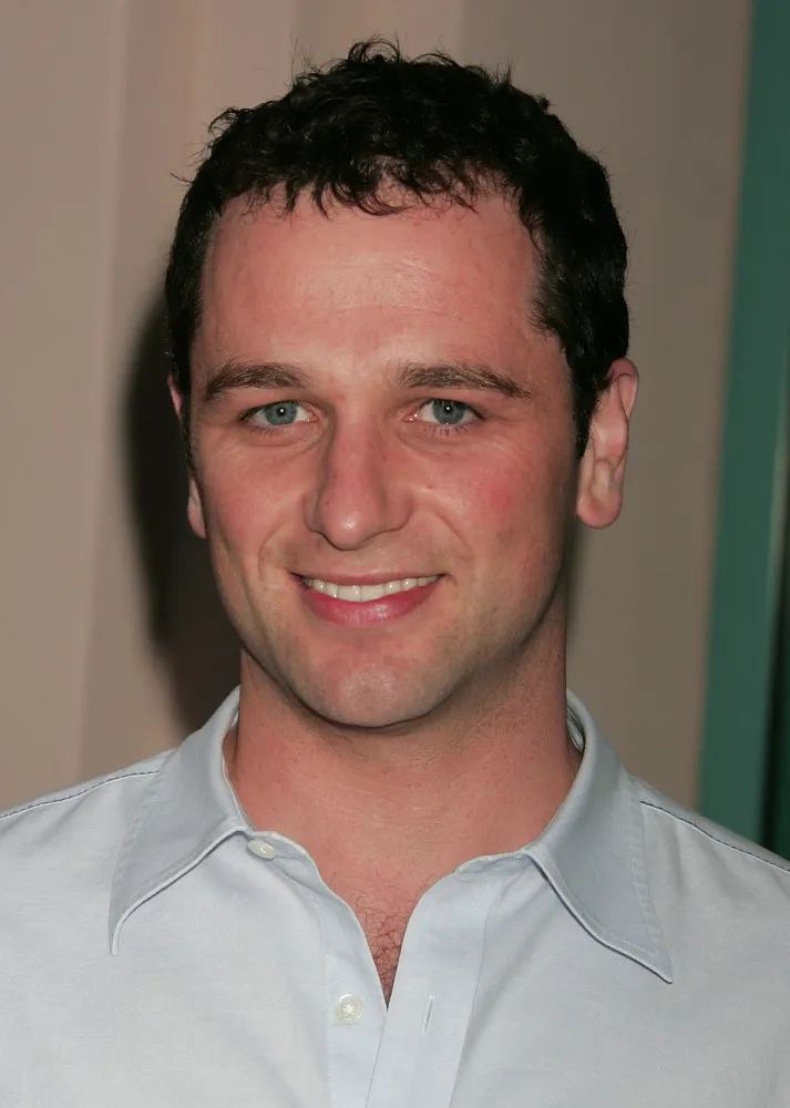 Matthew Rhys como Kevin Walker em 'Brothers & Sisters', um dos personagens centrais da trama familiar.