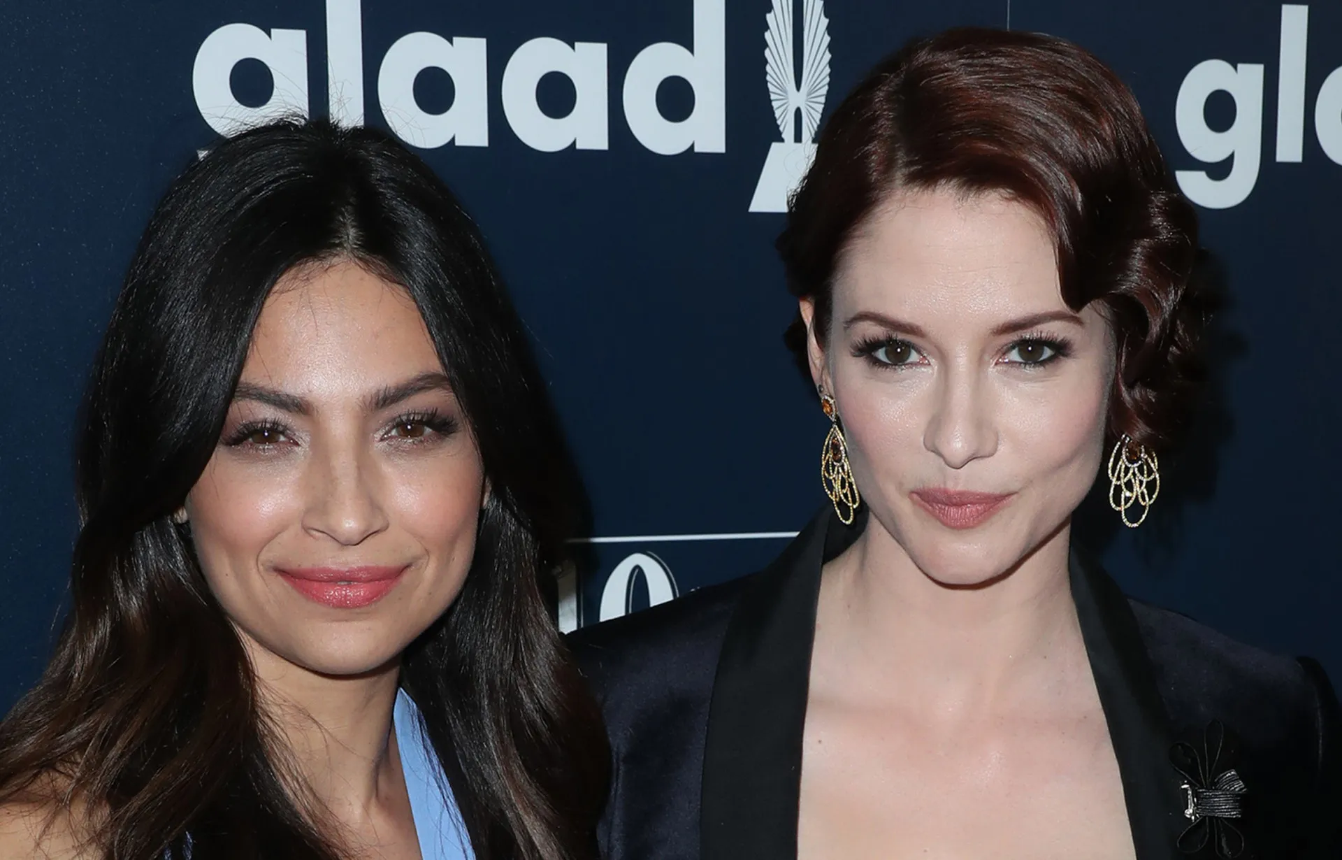 Alex Danvers e Maggie Sawyer, casal da série 'Supergirl', em um momento de carinho.