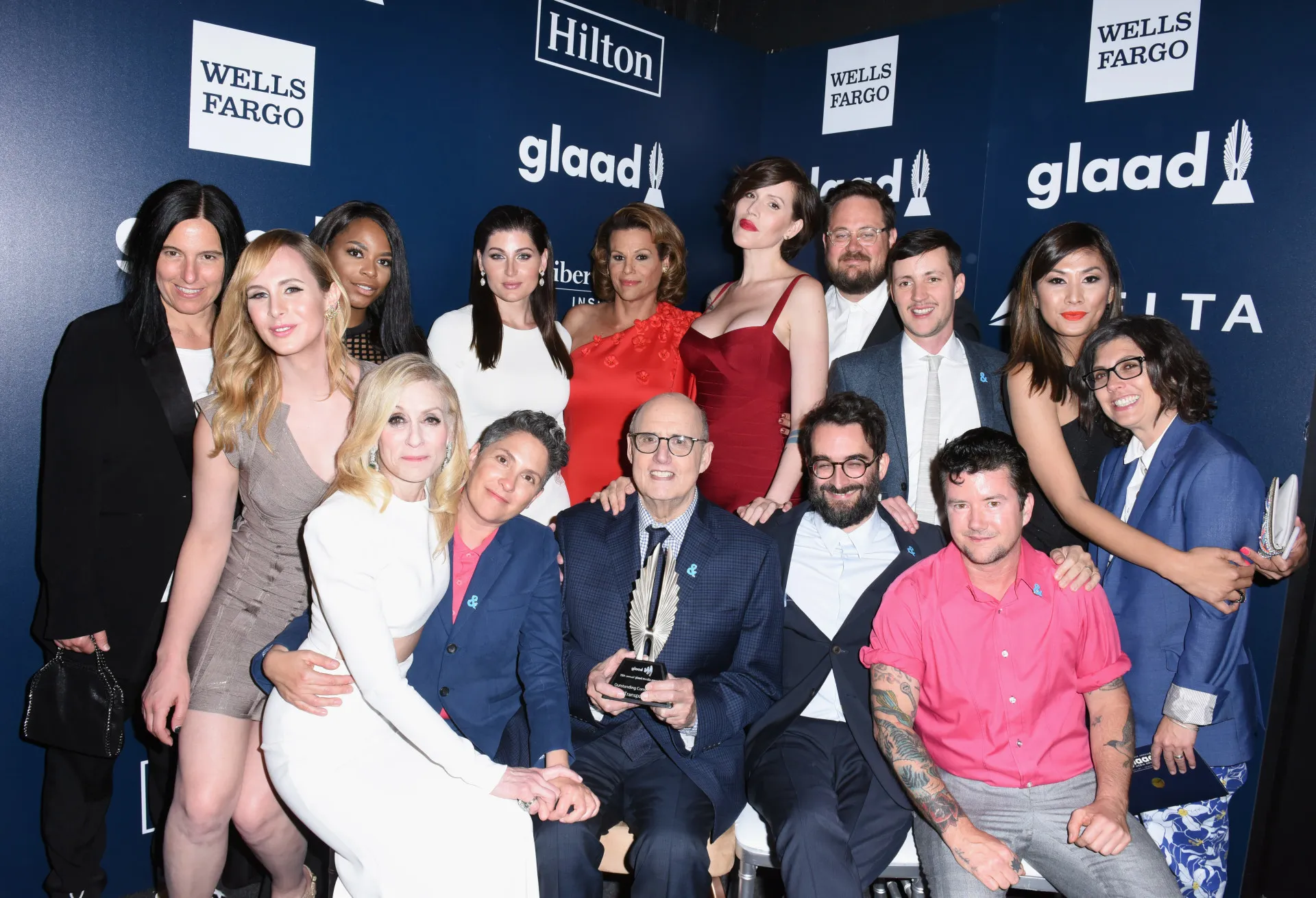 Jeffrey Tambor como Maura Pfefferman na série 'Transparent'.