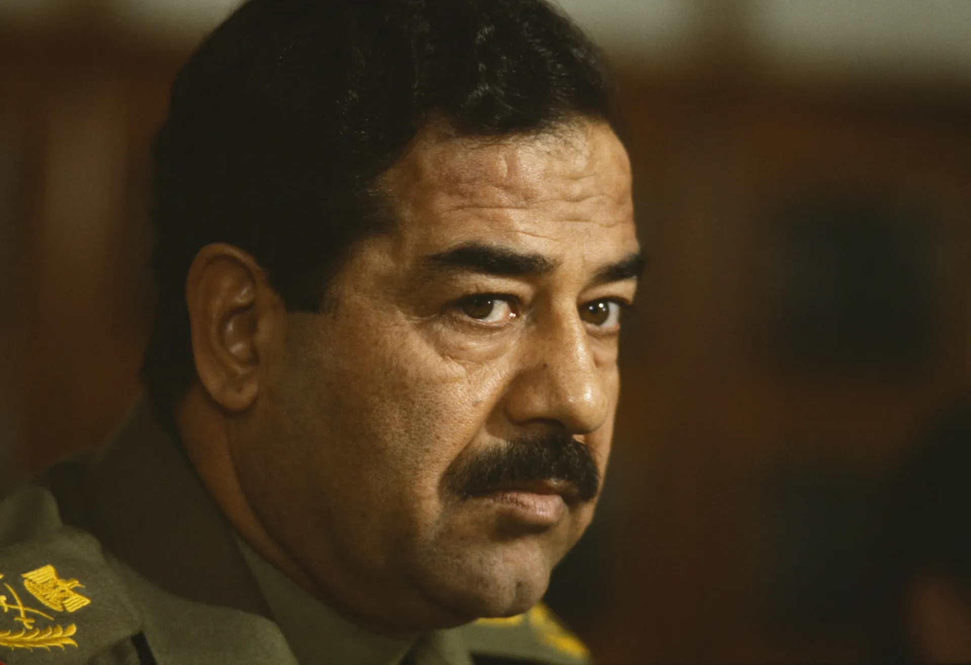 Saddam Hussein, ex-presidente do Iraque, em uma foto oficial.