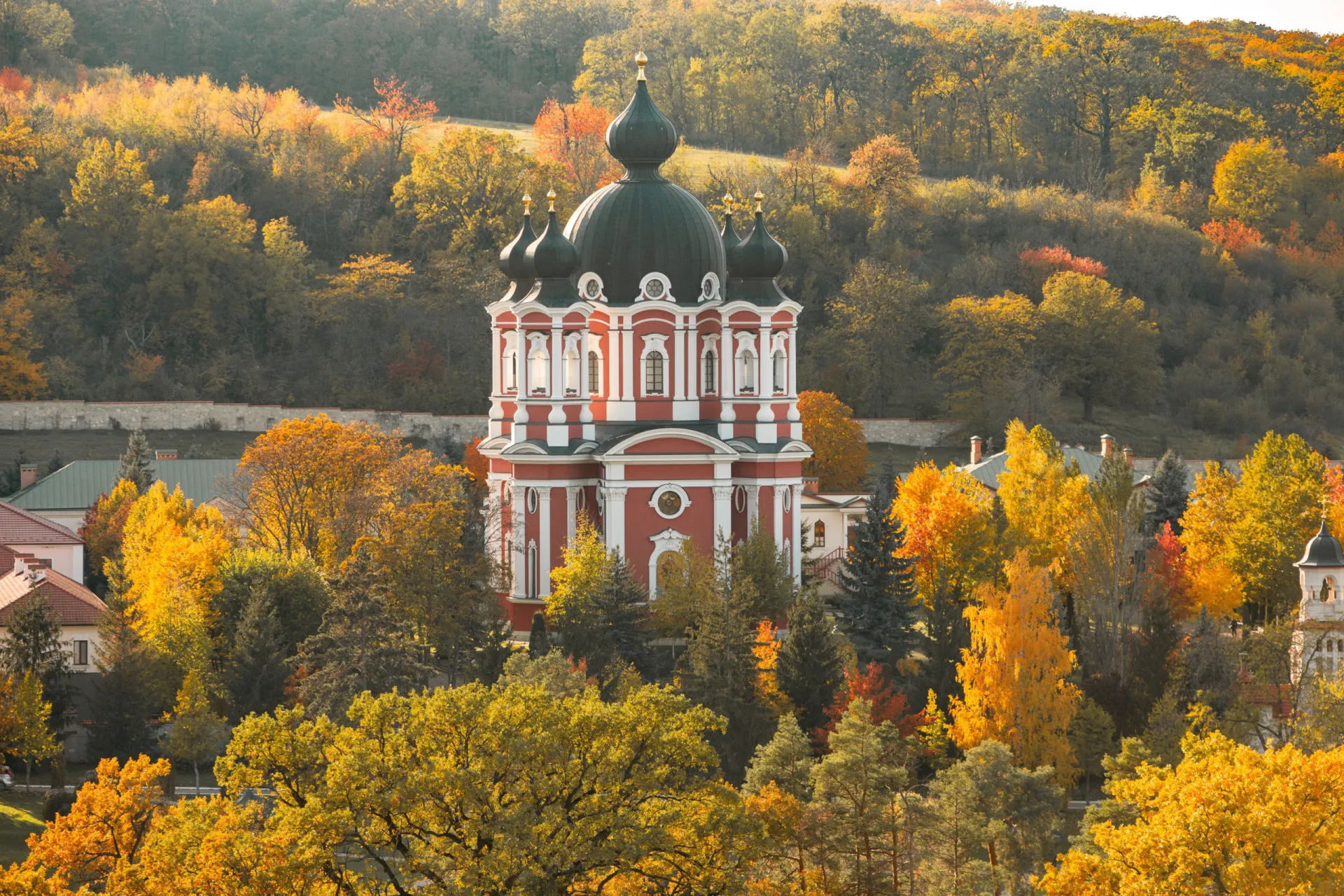 Arco do Triunfo em Chisinau, capital da Moldávia, um marco histórico do país.