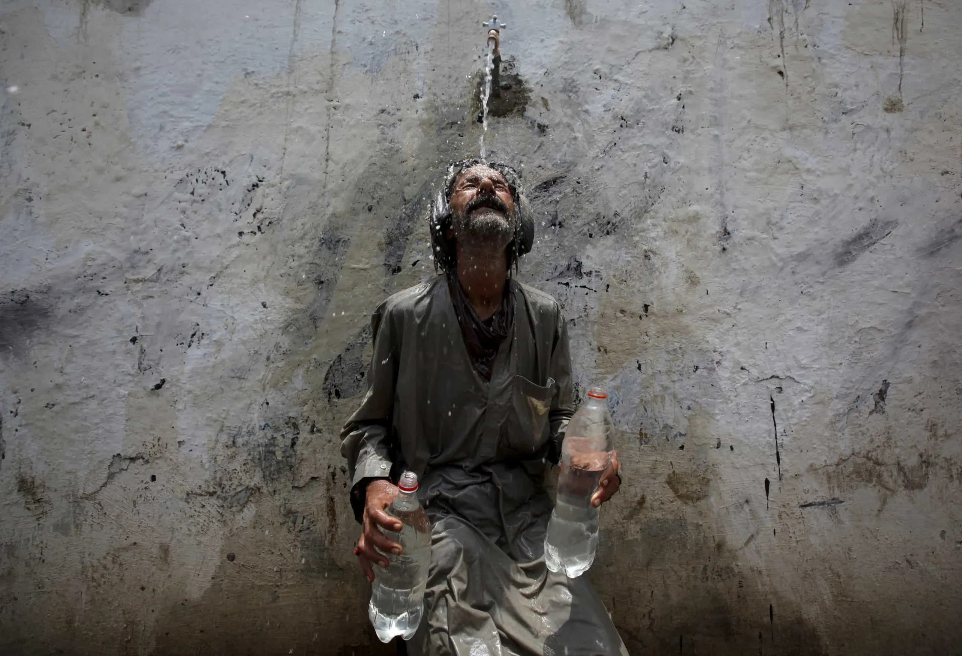 Hospital superlotado em Karachi, Paquistão, durante a onda de calor de 2015.