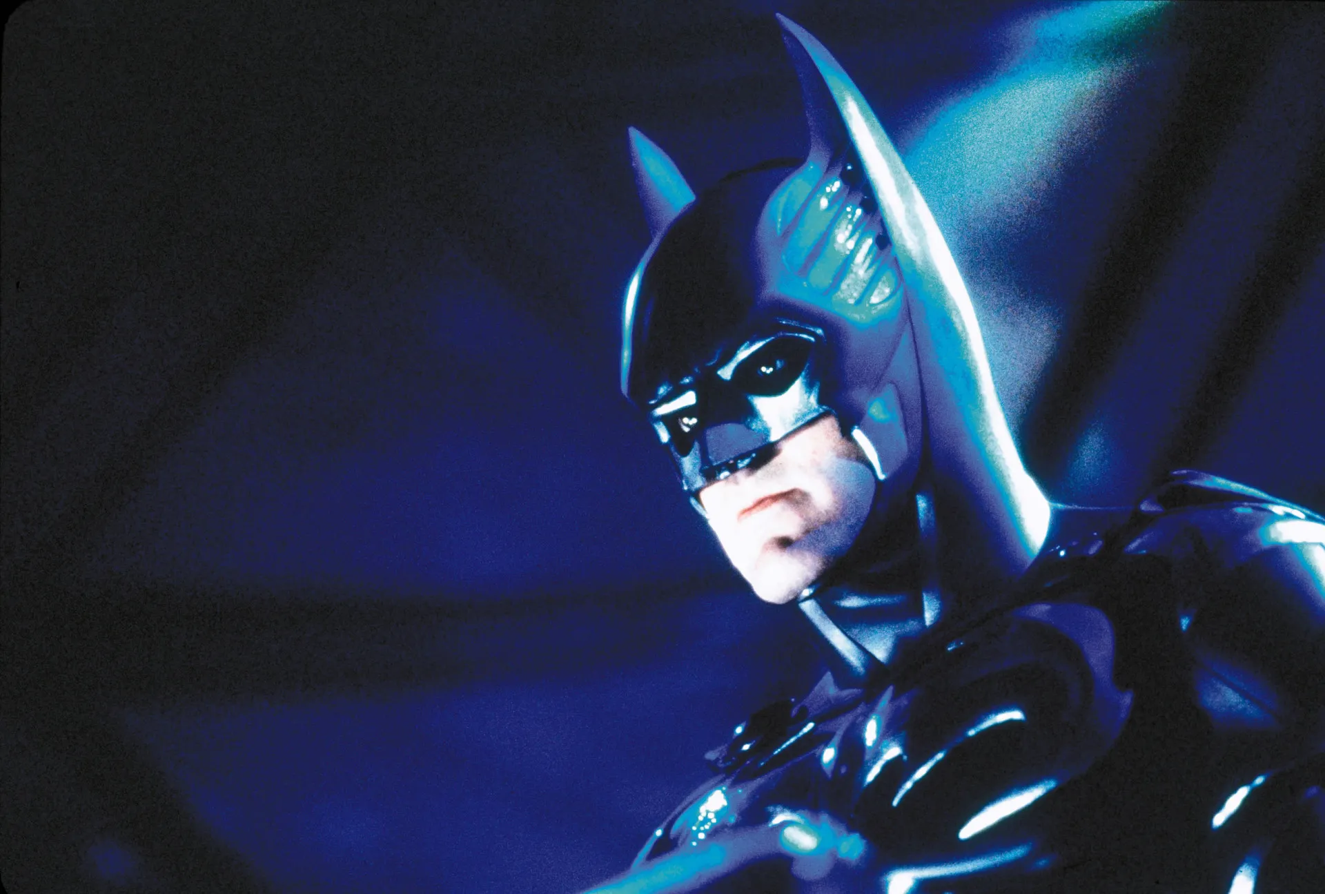 George Clooney como Batman e Chris O'Donnell como Robin no colorido e controverso filme 'Batman & Robin'.