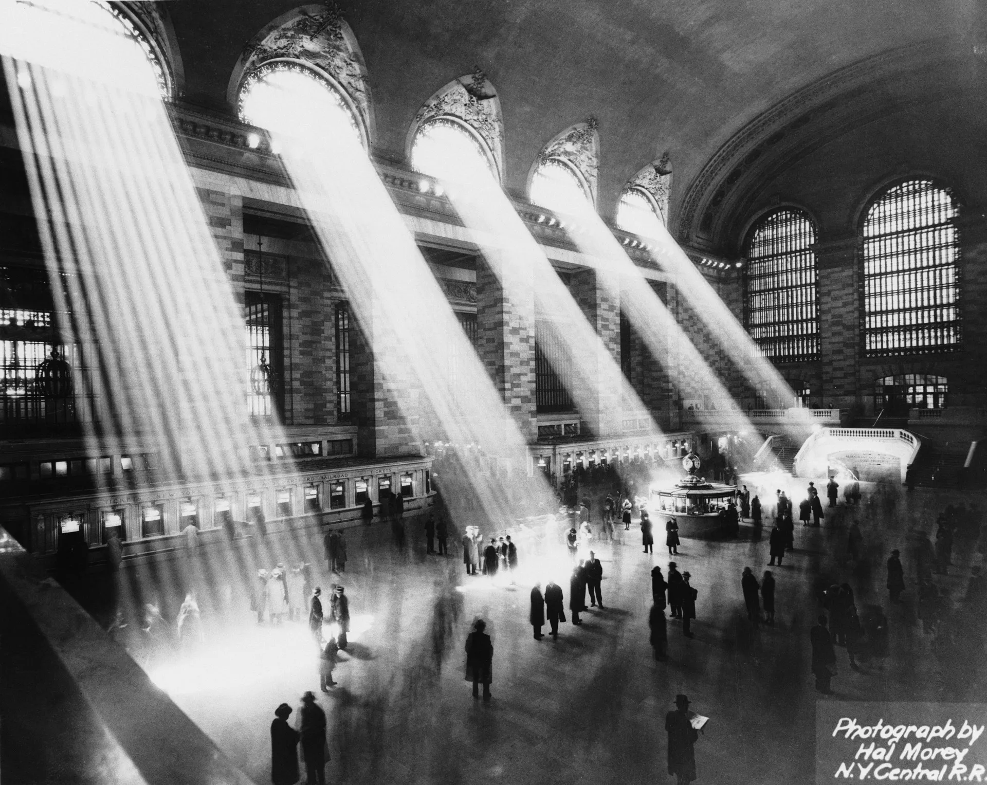 A icônica fachada da Grand Central Station em Nova York, um local que esconde segredos em seu subsolo.