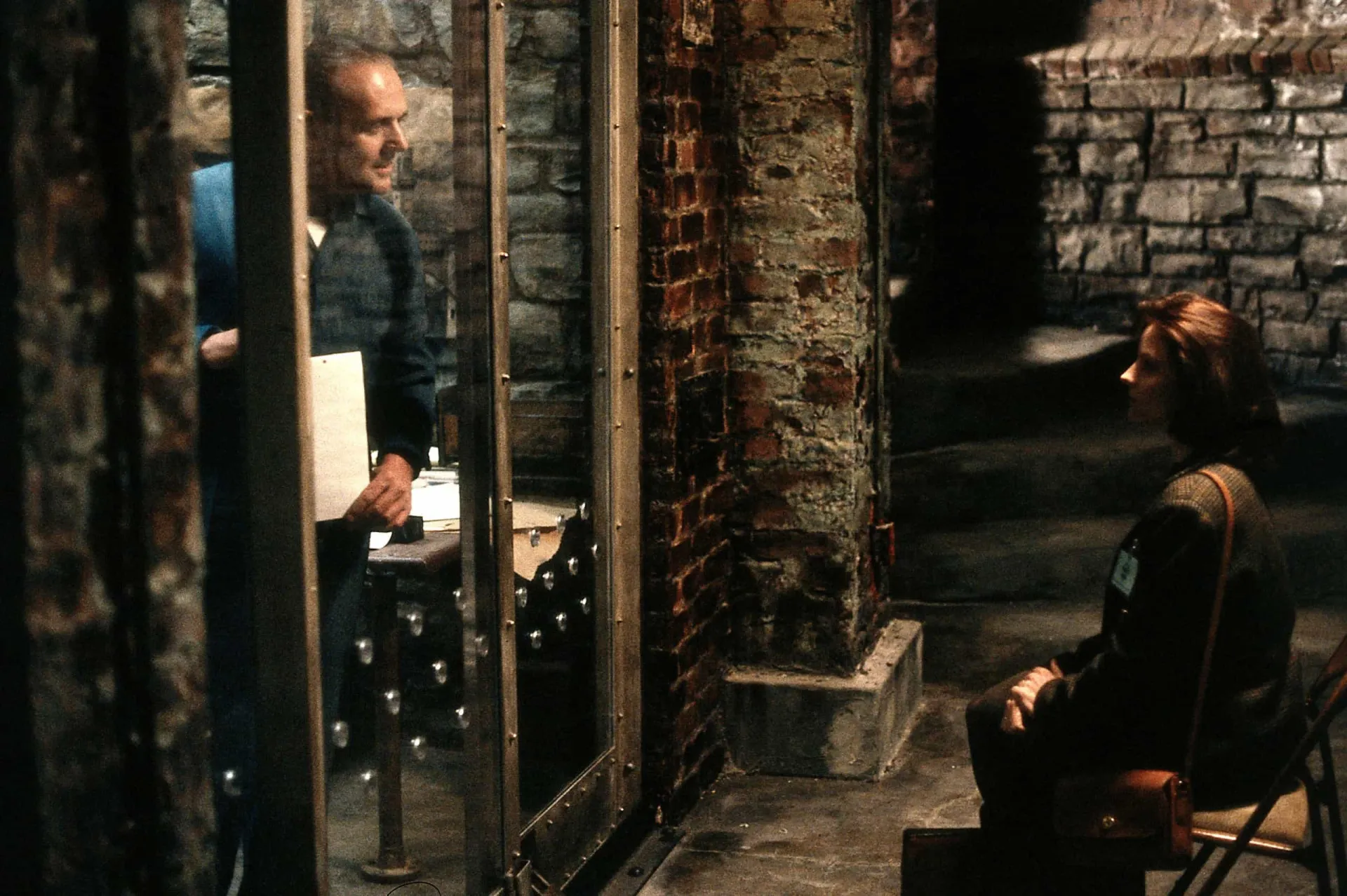 Jodie Foster como Clarice Starling em 'O Silêncio dos Inocentes', em uma cena de suspense.