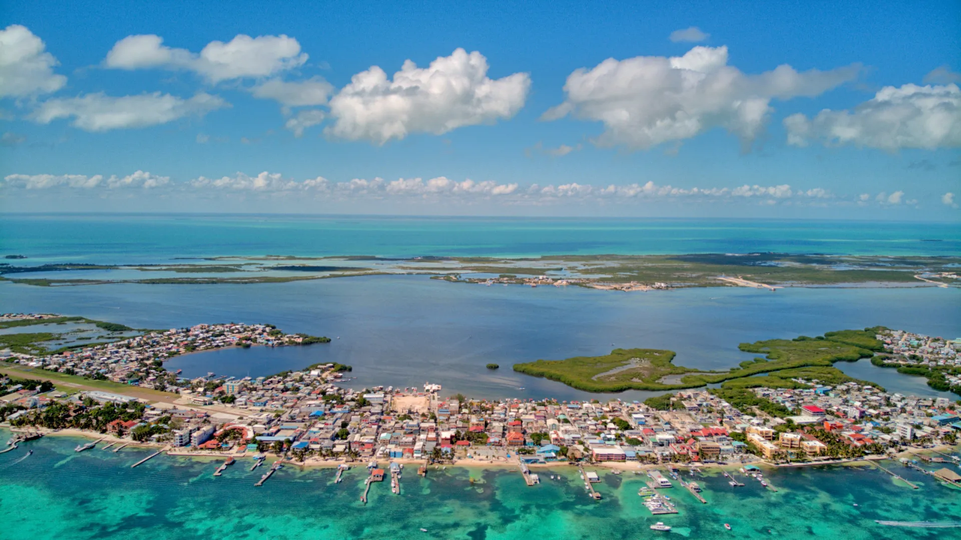 O Grande Buraco Azul, uma maravilha natural subaquática em Belize.