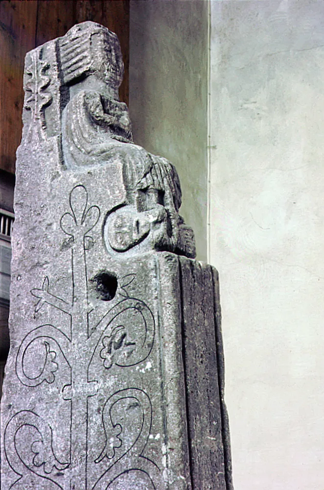 Retrato de Santo Olavo, rei da Noruega, com coroa e armadura.