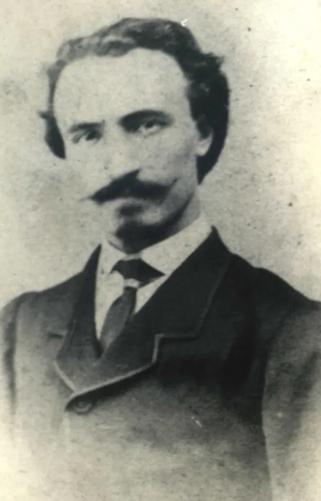 Fotografia antiga de Bartolo Longo, um homem de aparência séria e devota.