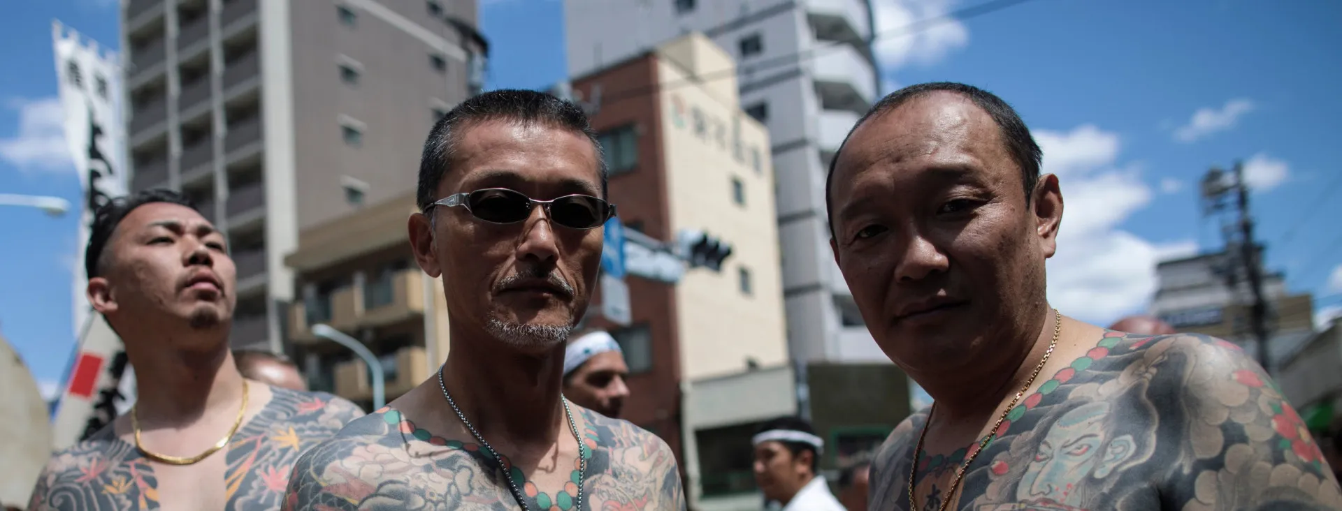 Jovens criminosos de rua, conhecidos como Hangure, representando a nova ameaça no Japão.