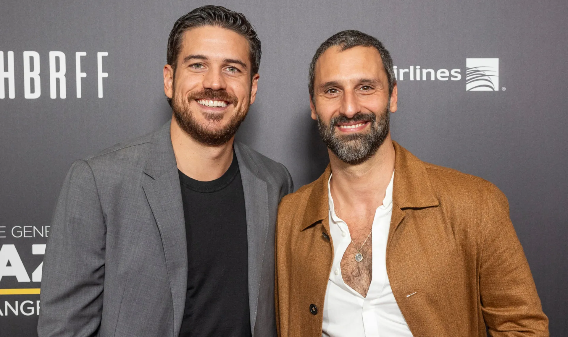 O ator brasileiro Marco Pigossi e seu marido, o diretor italiano Marco Calvani.