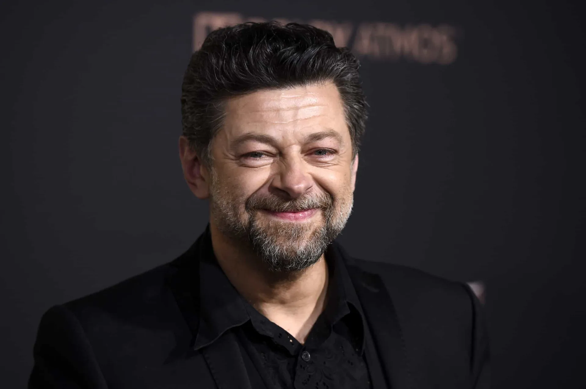 Ator Andy Serkis, pioneiro na arte da atuação com captura de movimento.