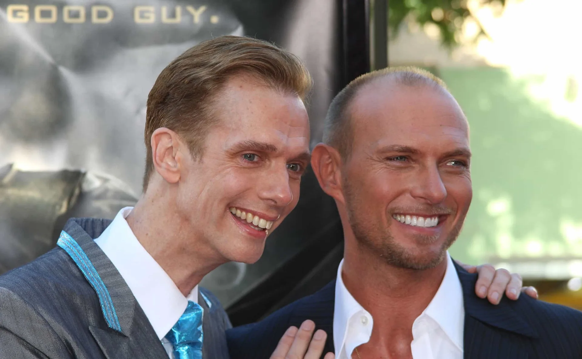 Os atores Brian Steele (à direita) e Doug Jones juntos na estreia de 'Hellboy II'.