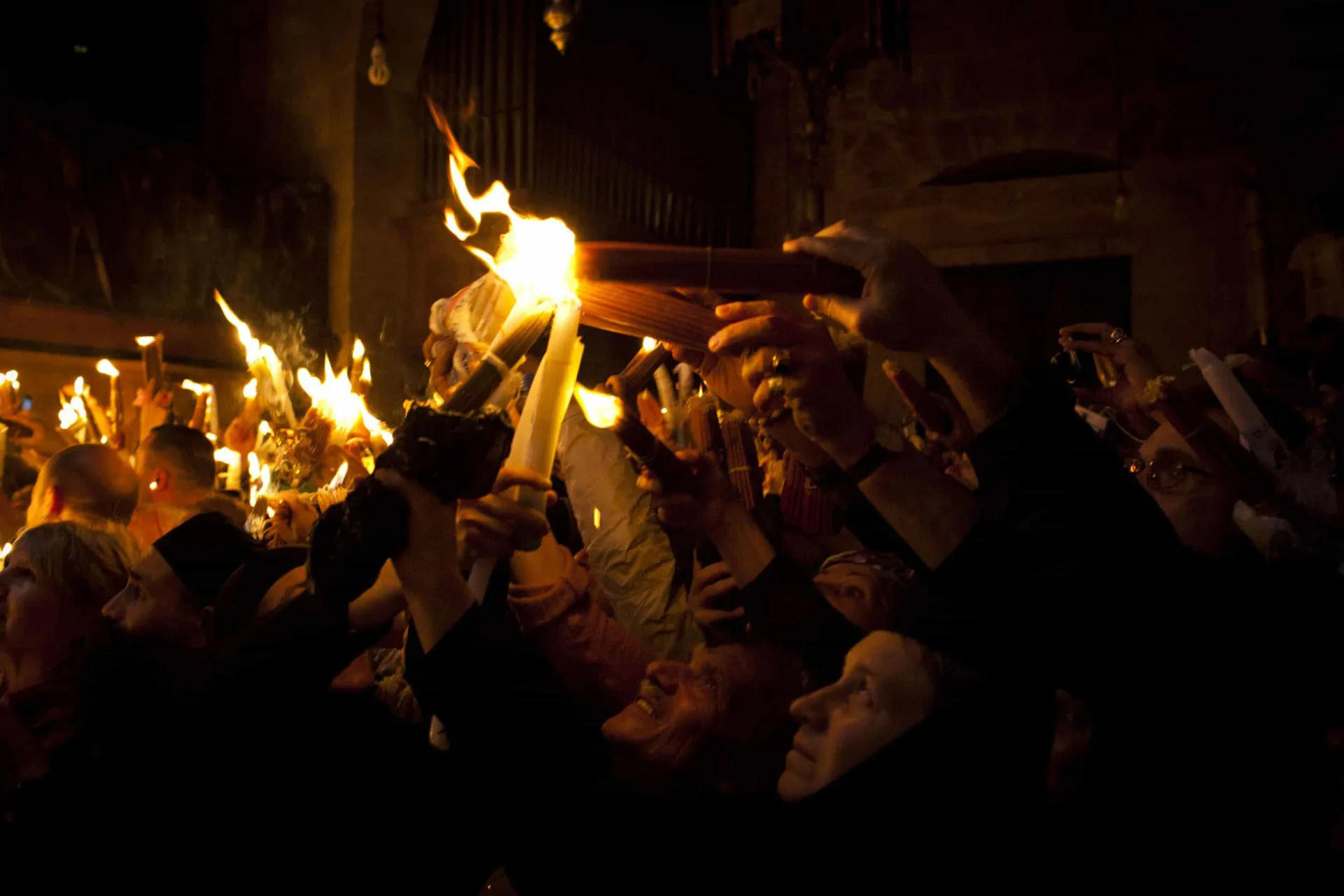 Cerimônia do Fogo Sagrado na Igreja do Santo Sepulcro em Jerusalém.