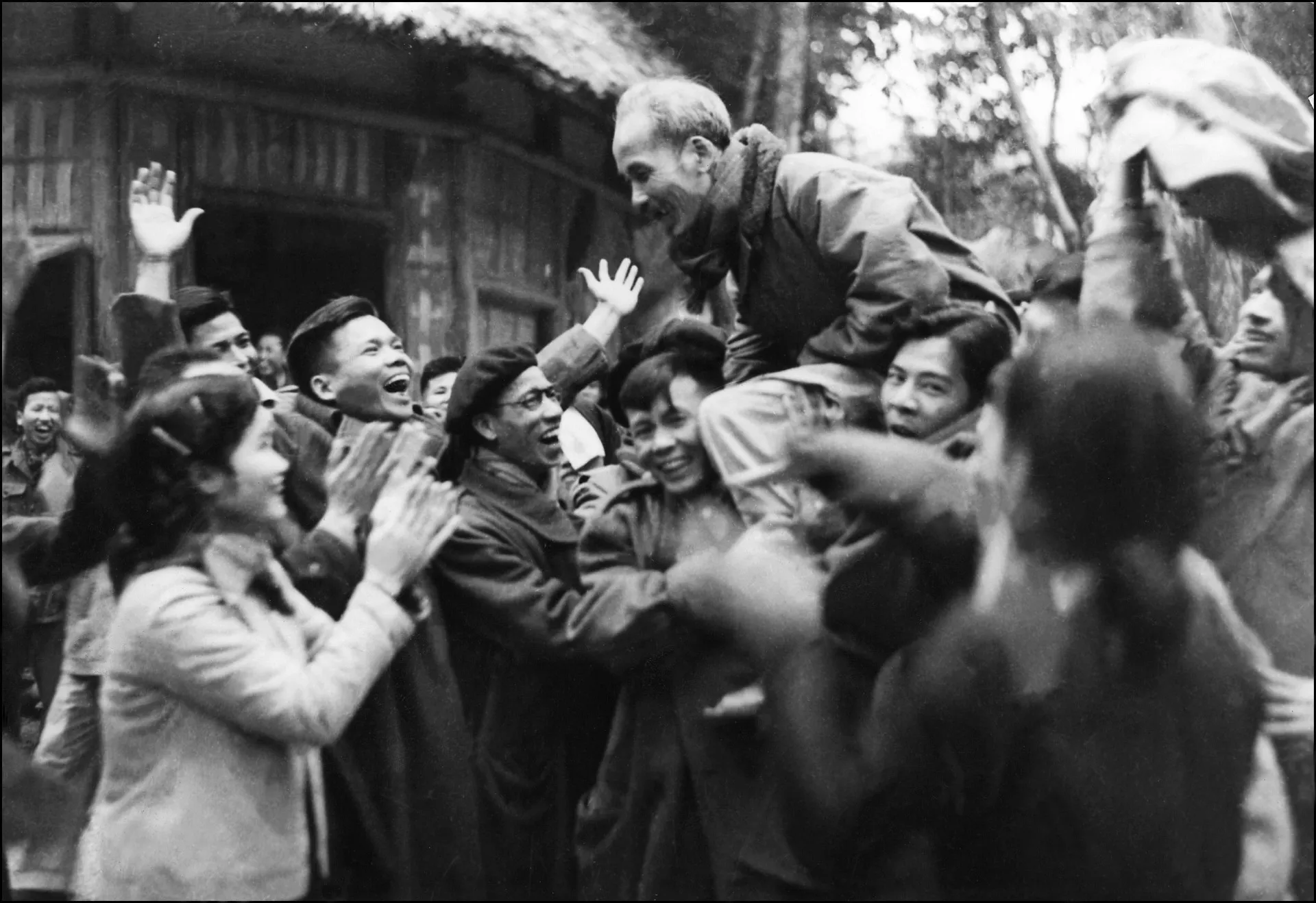 Retrato icônico de Ho Chi Minh, o líder da independência vietnamita.