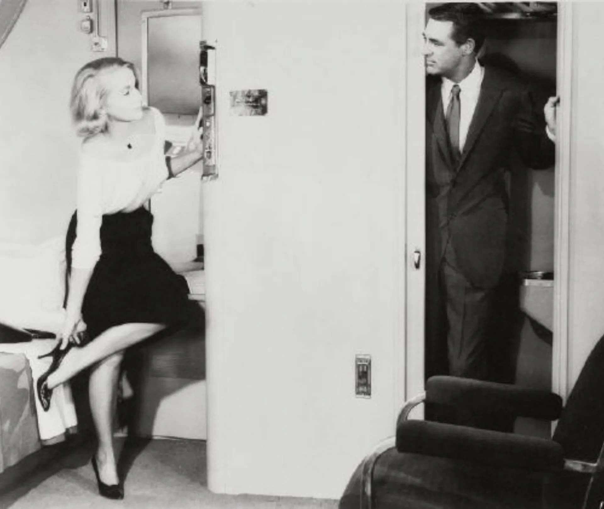 Cary Grant e Eva Marie Saint em uma cena do filme de suspense 'Intriga Internacional'.