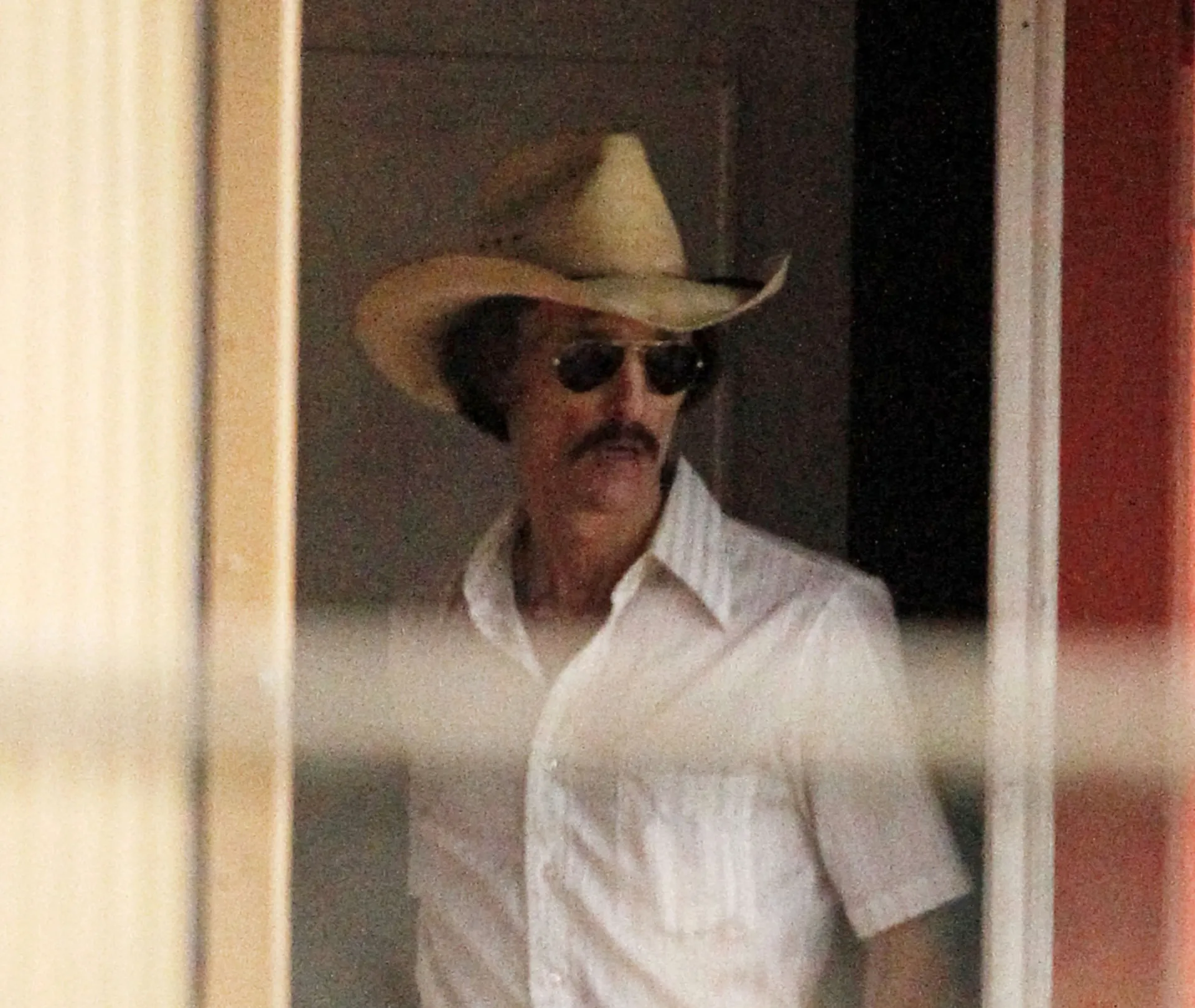 Matthew McConaughey como Ron Woodroof no filme 'Clube de Compras Dallas'.