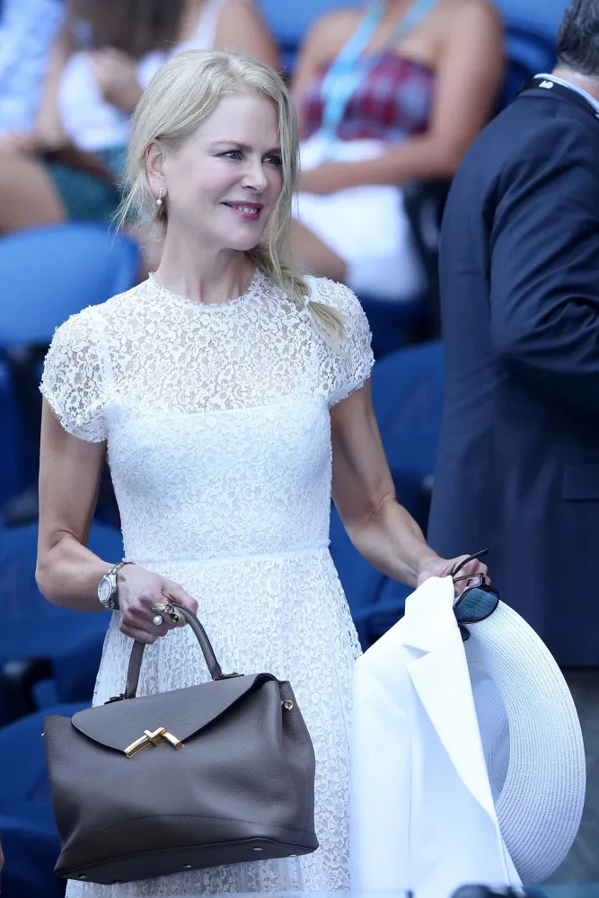 Nicole Kidman com um look branco angelical no Australian Open em janeiro de 2019.