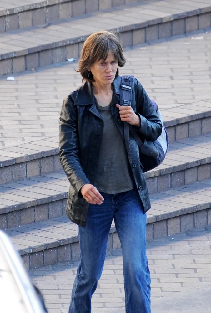 Nicole Kidman com um corte de cabelo castanho e curto para seu papel no filme 'O Peso do Passado'.