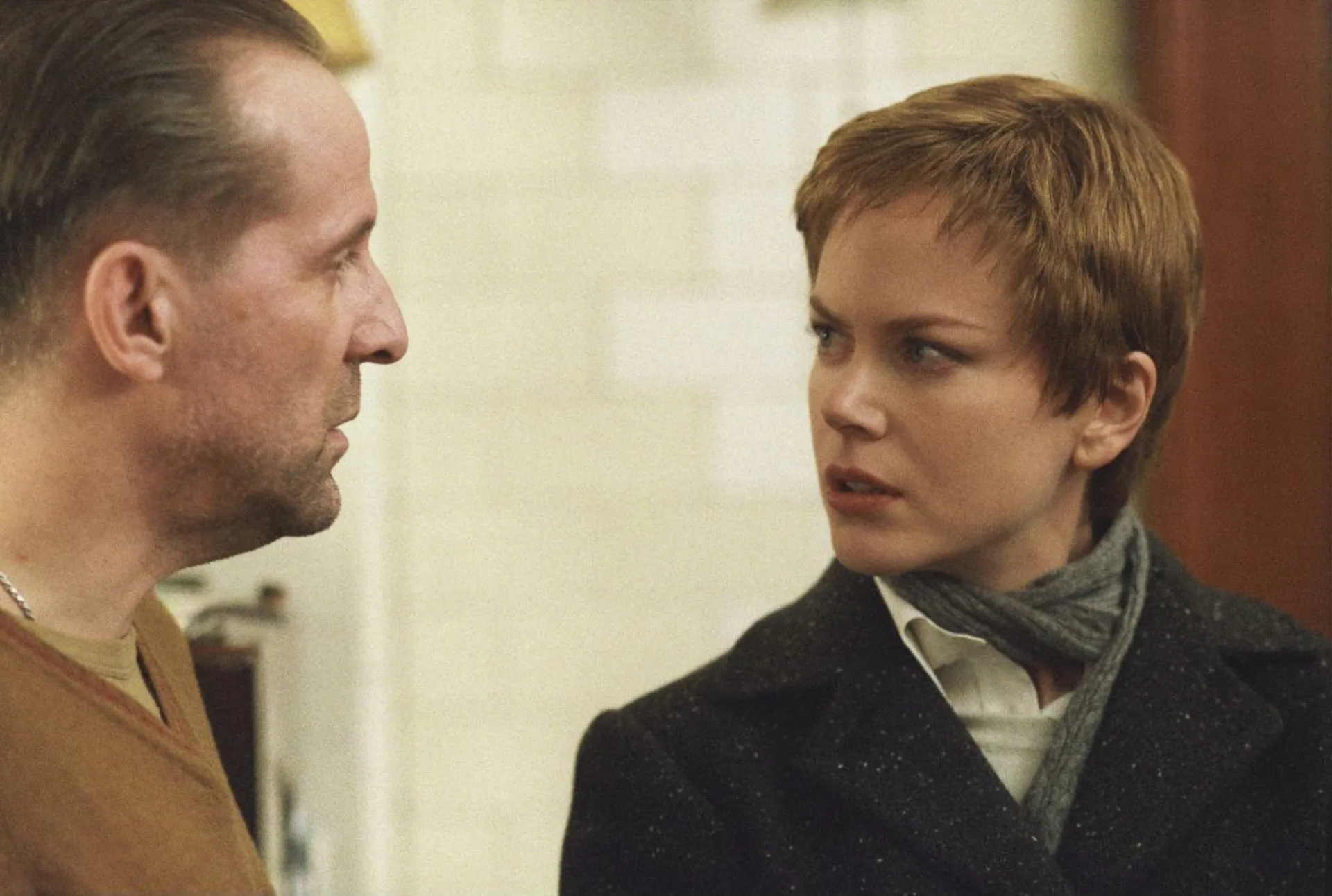 Nicole Kidman com um corte de cabelo pixie castanho para seu papel no filme 'Reencarnação' de 2004.