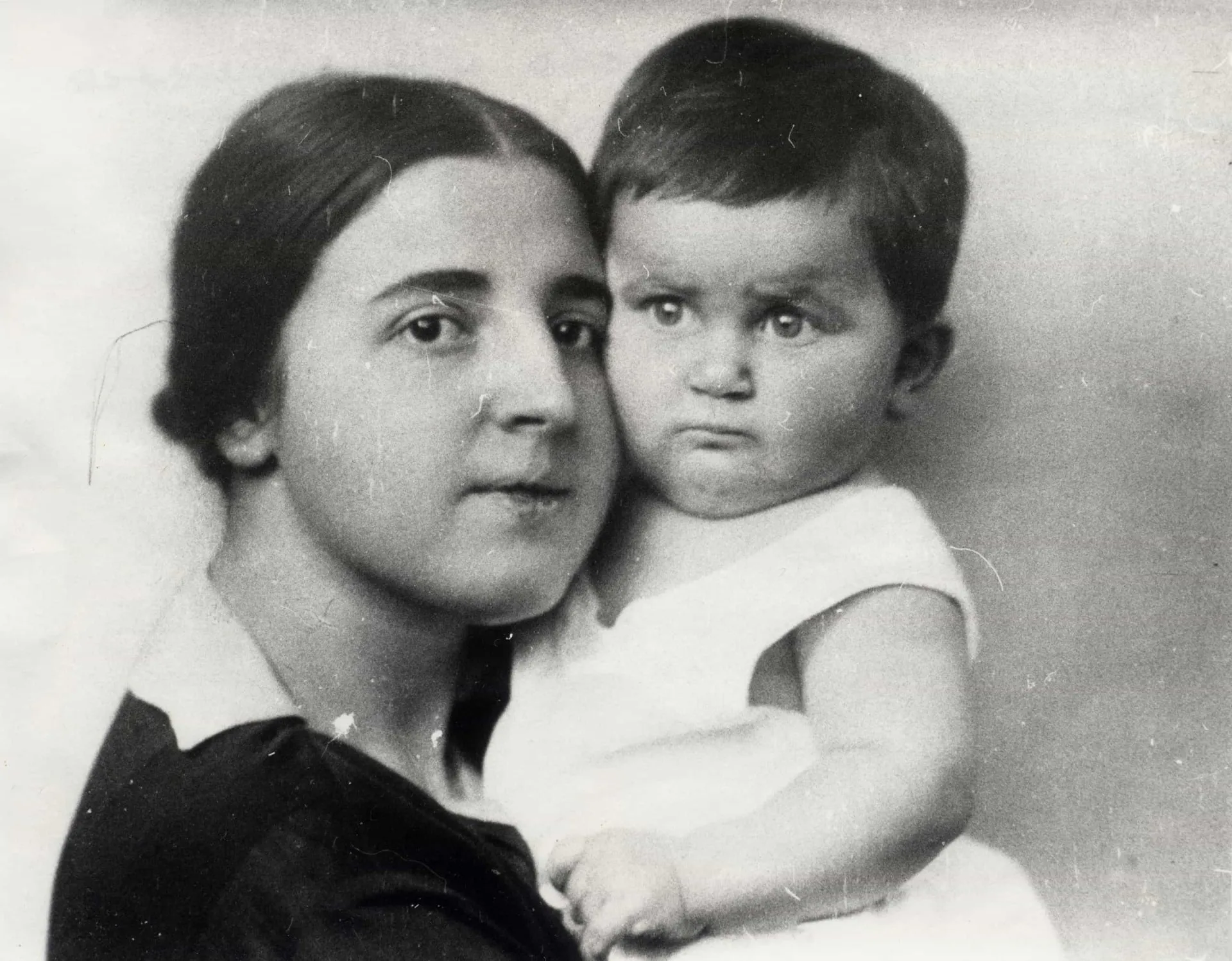 Stalin e Nadezhda Alliluyeva juntos; o relacionamento era notoriamente conturbado.