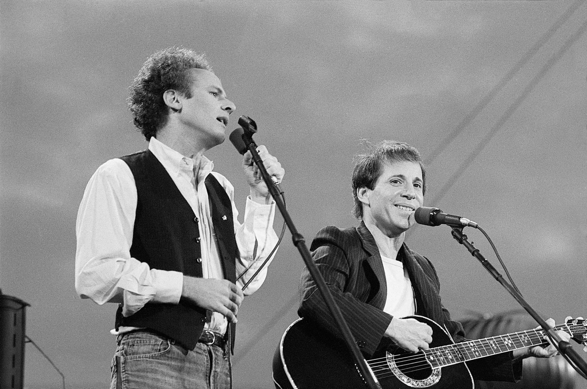 Art Garfunkel e Paul Simon, a dupla Simon & Garfunkel, em uma foto de época.