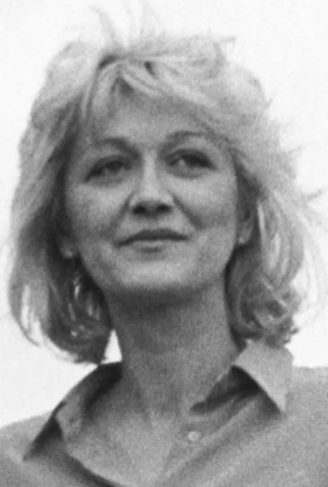 Retrato da comissária de bordo Vesna Vulović, que sobreviveu a uma queda de 10.000 metros.