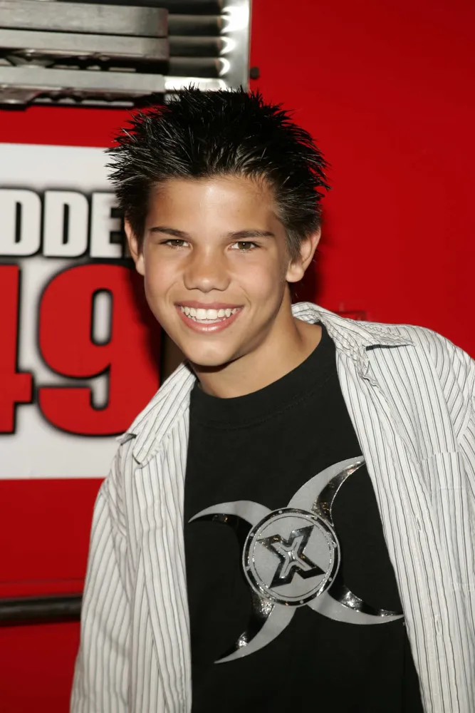 O jovem Taylor Lautner no filme 'As Aventuras de Sharkboy e Lavagirl', com cabelo espetado.