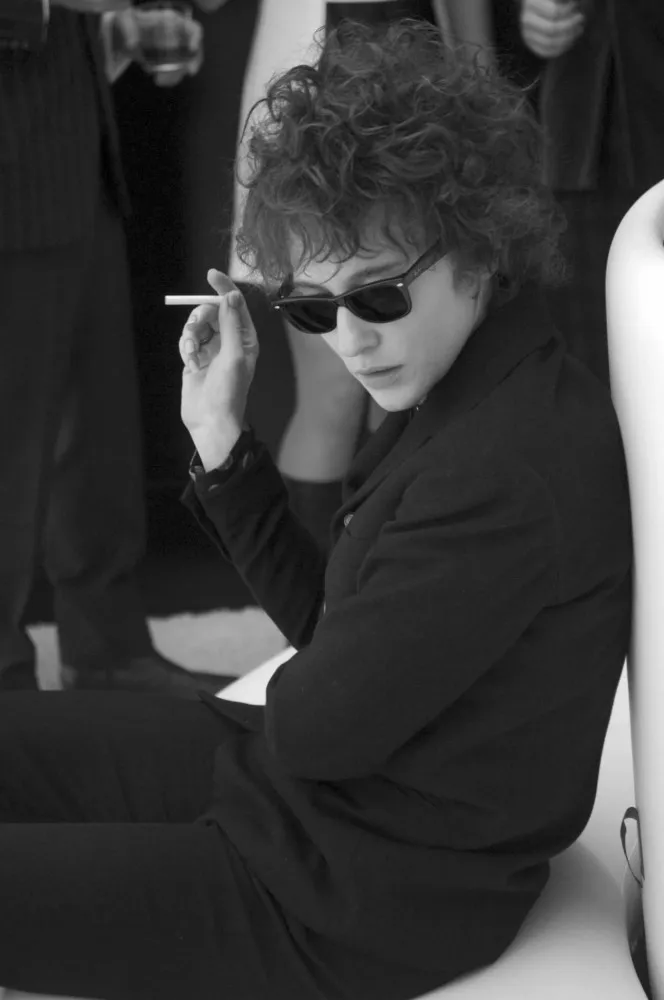 Cate Blanchett caracterizada como o músico Bob Dylan no filme 'Não Estou Lá'