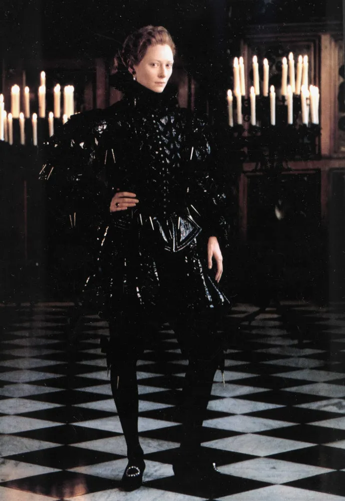 Tilda Swinton como o personagem andrógino Orlando