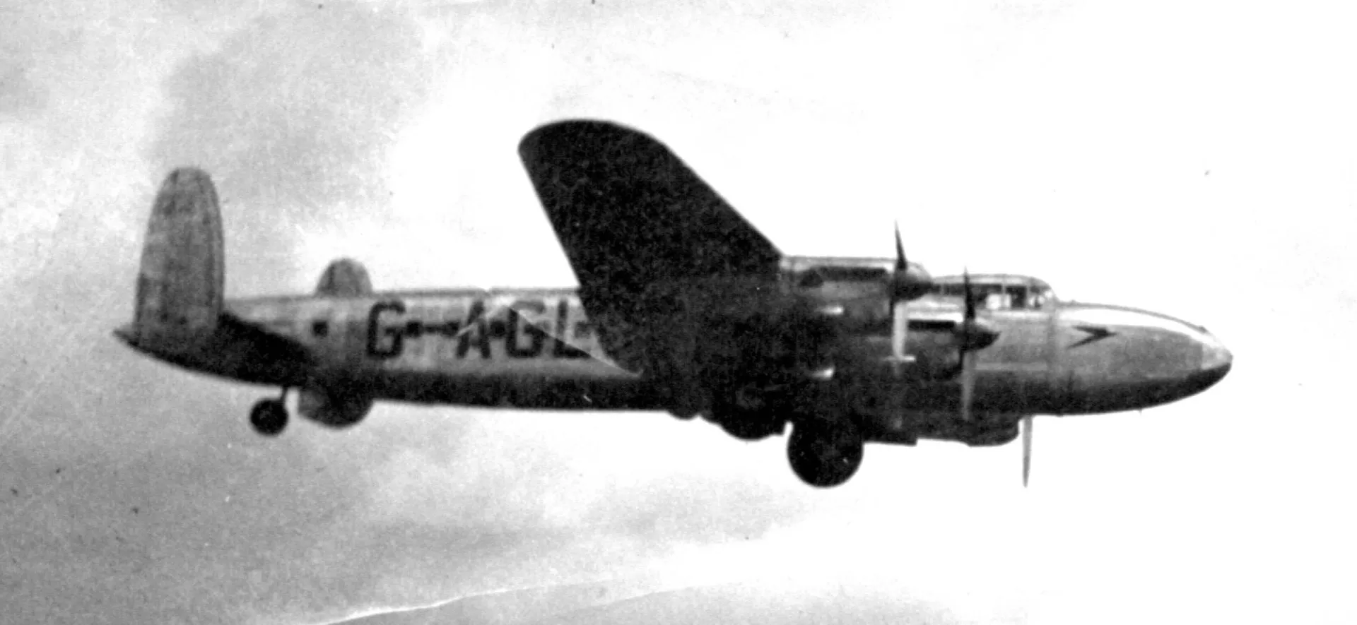 Um avião Avro Lancastrian, o mesmo modelo do Star Dust que desapareceu nos Andes.